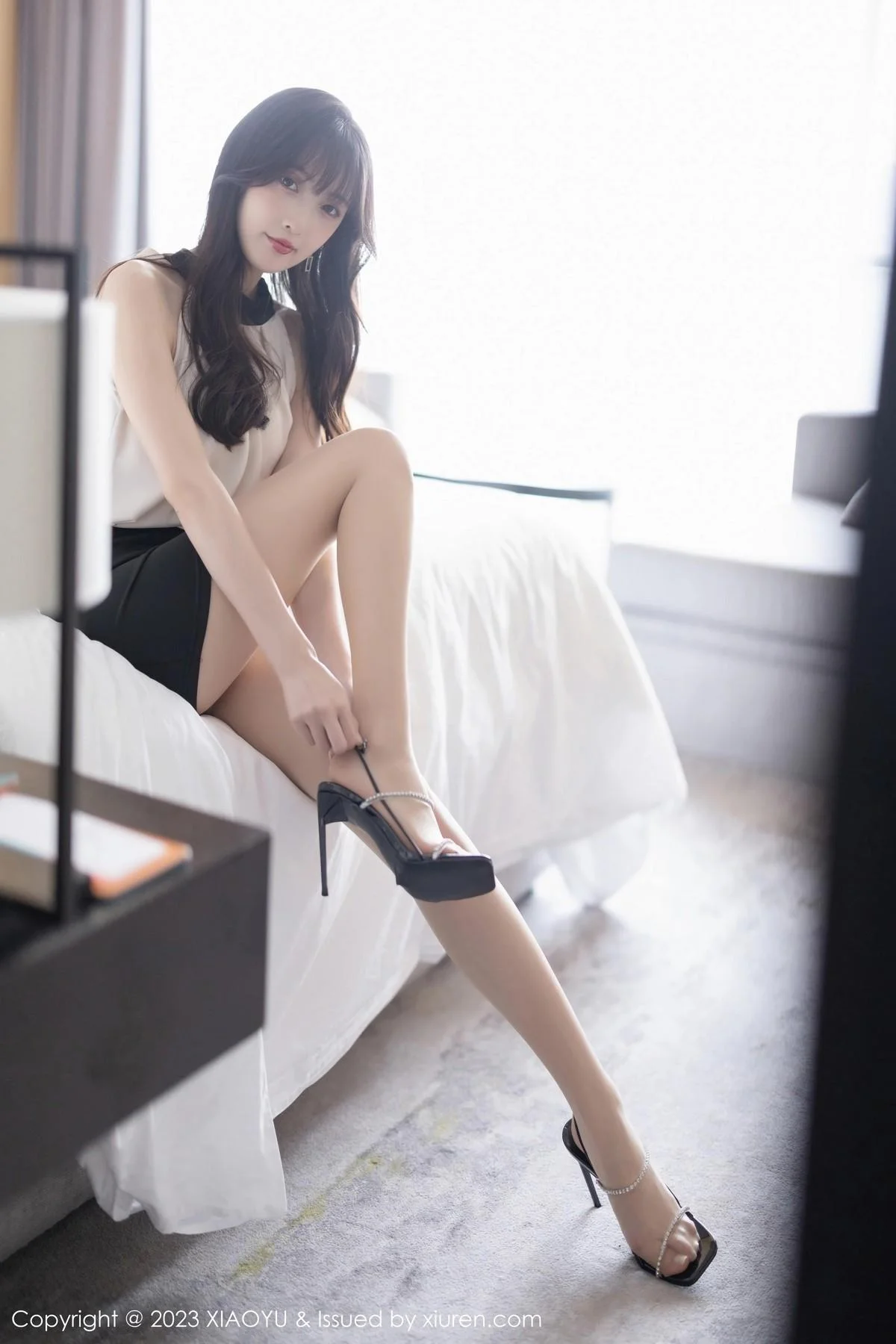 林星阑浅色上衣配黑短裙+粉色蕾丝内衣秀曼妙身姿绝美写真 第 9 张