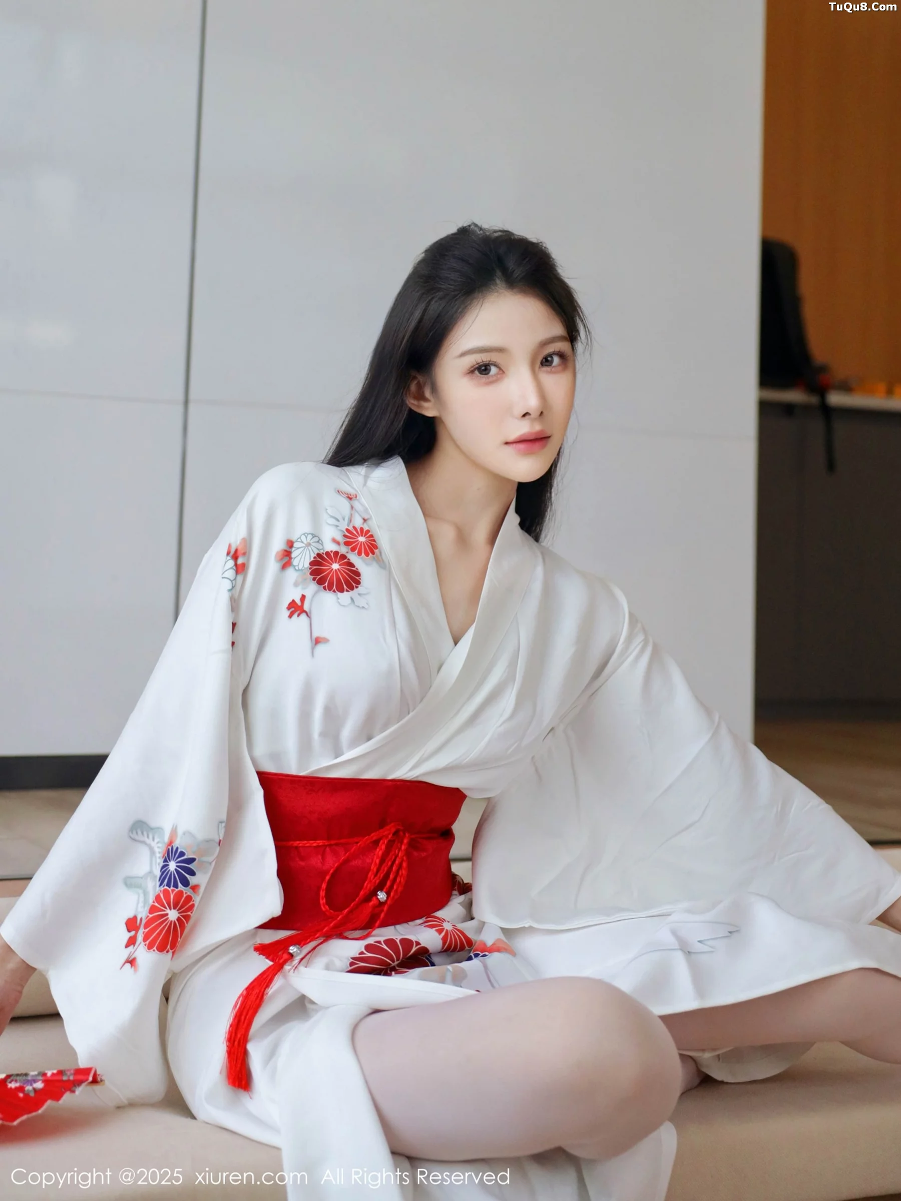 梨霜儿性感粉色蕾丝内衣配粉色丝袜秀丰腴身材迷人绝美写真 第 15 张