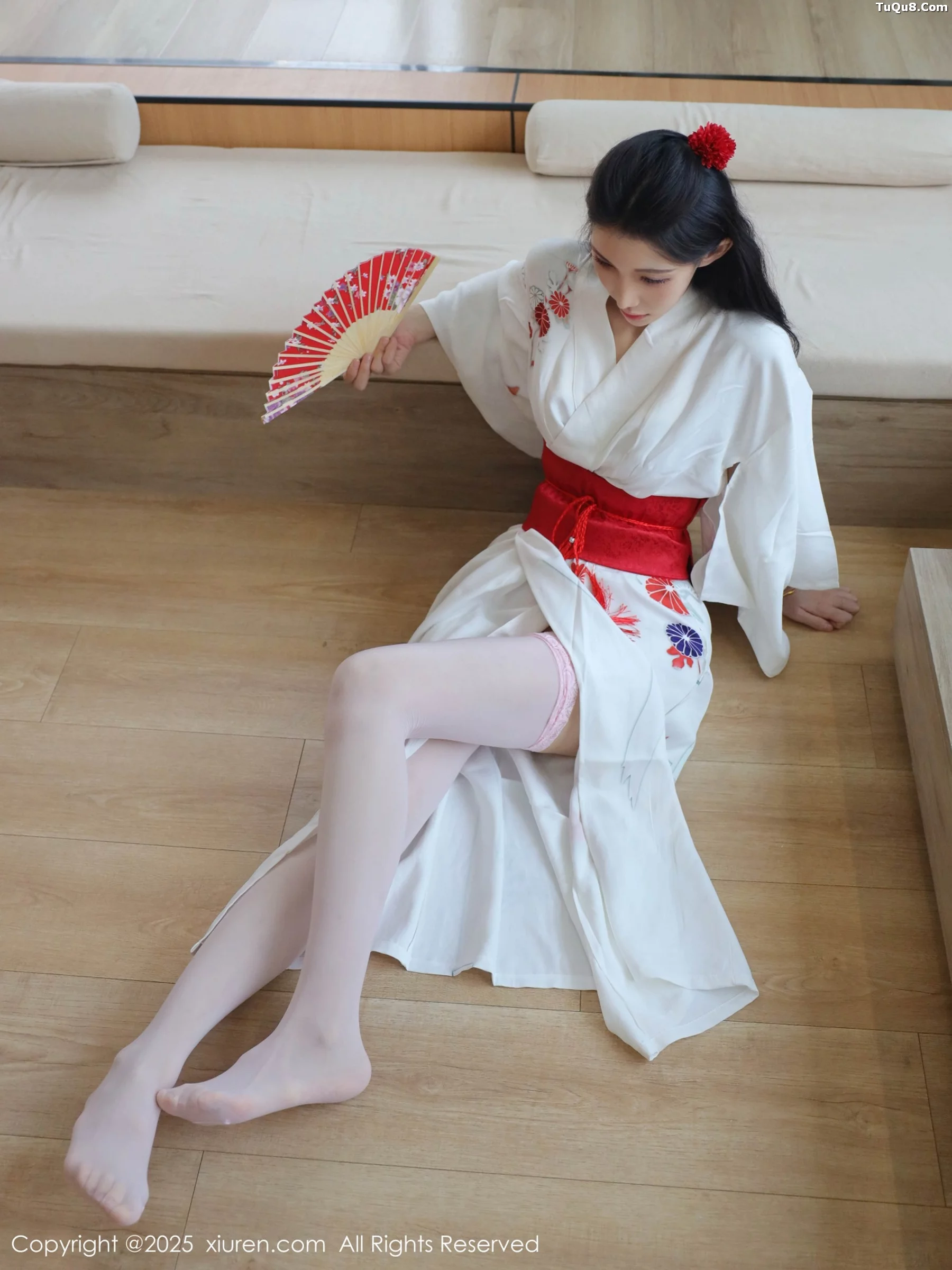 梨霜儿性感粉色蕾丝内衣配粉色丝袜秀丰腴身材迷人绝美写真 第 18 张