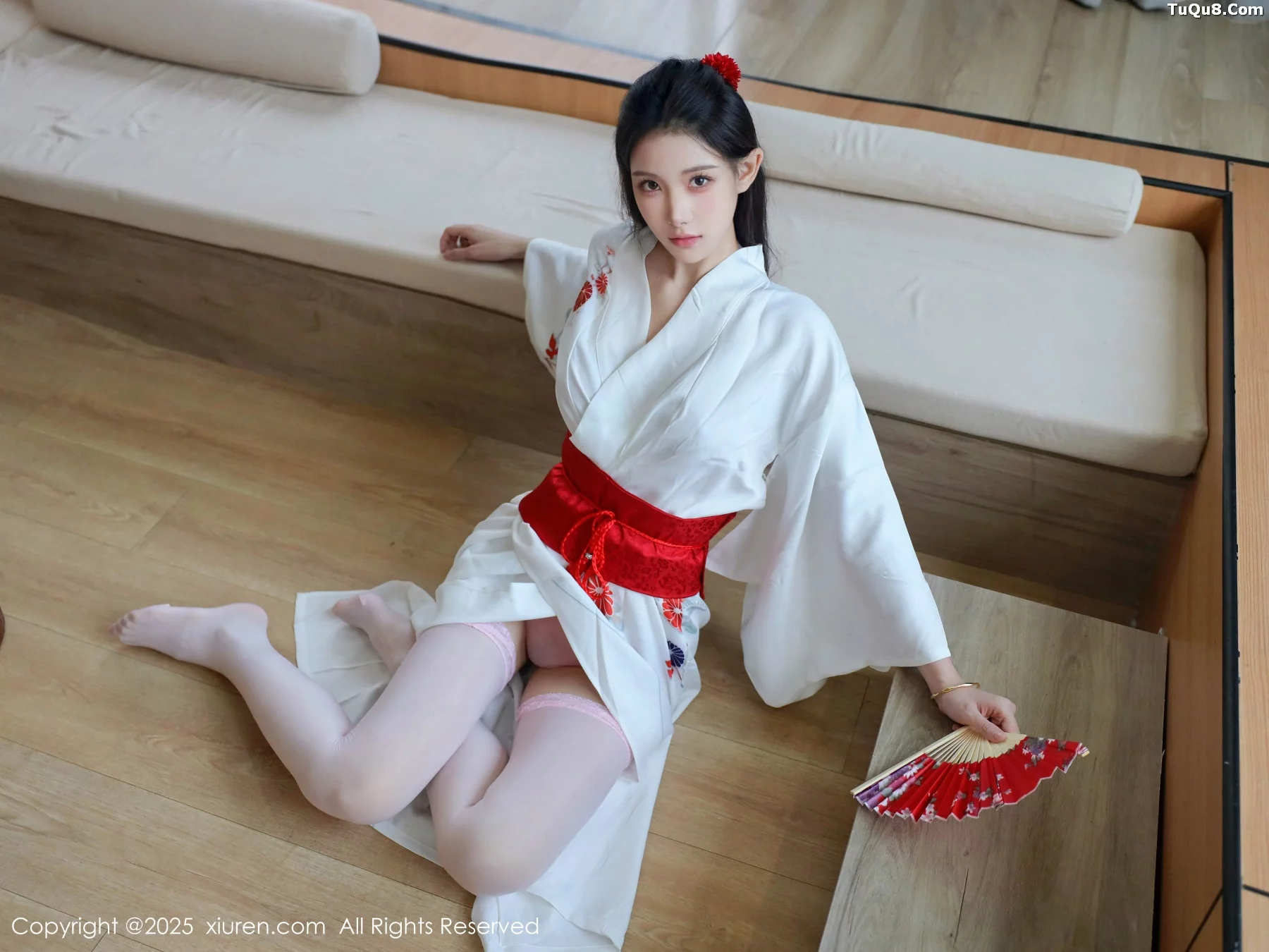 梨霜儿性感粉色蕾丝内衣配粉色丝袜秀丰腴身材迷人绝美写真 第 20 张