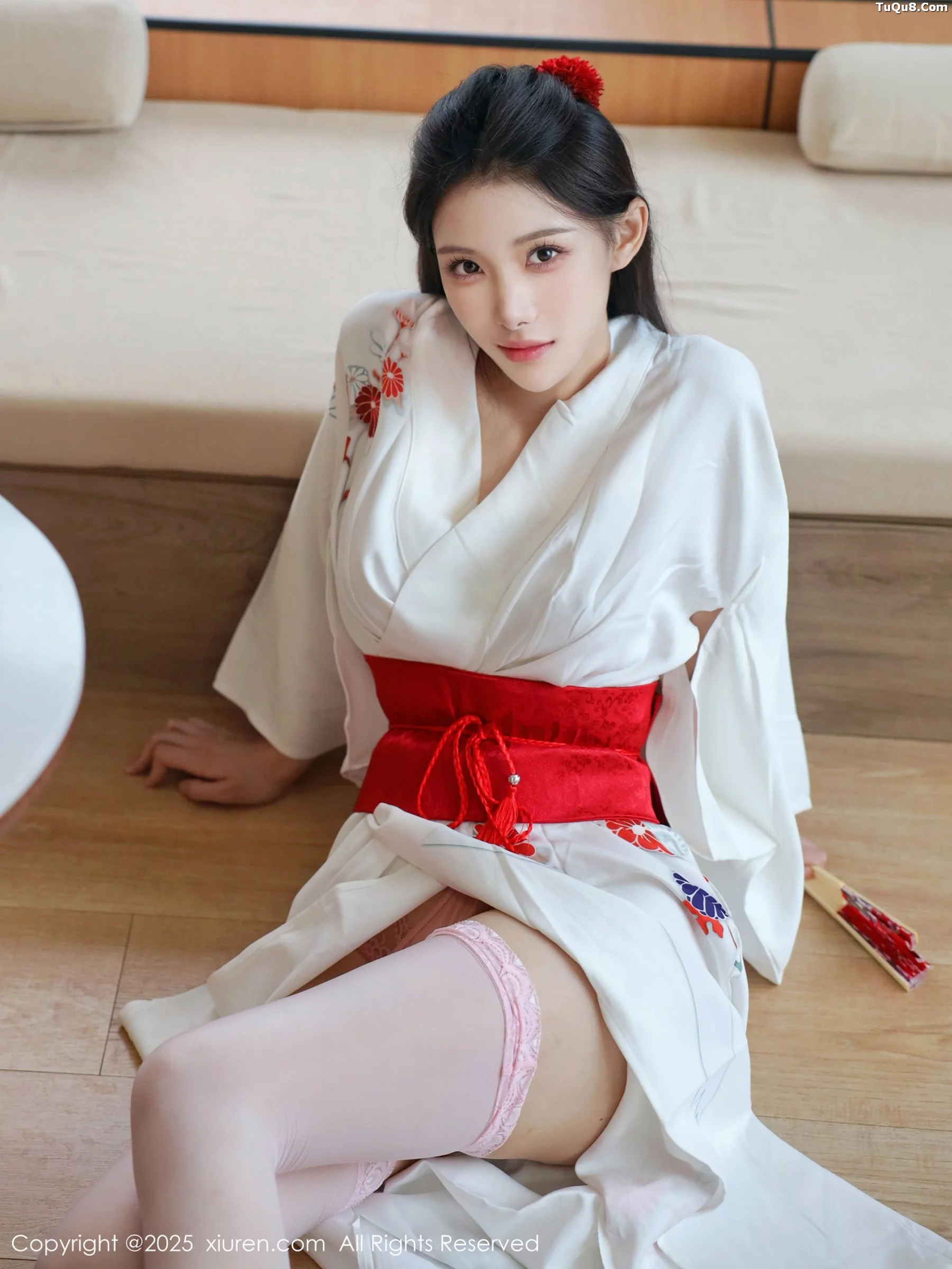 梨霜儿性感粉色蕾丝内衣配粉色丝袜秀丰腴身材迷人绝美写真 第 24 张
