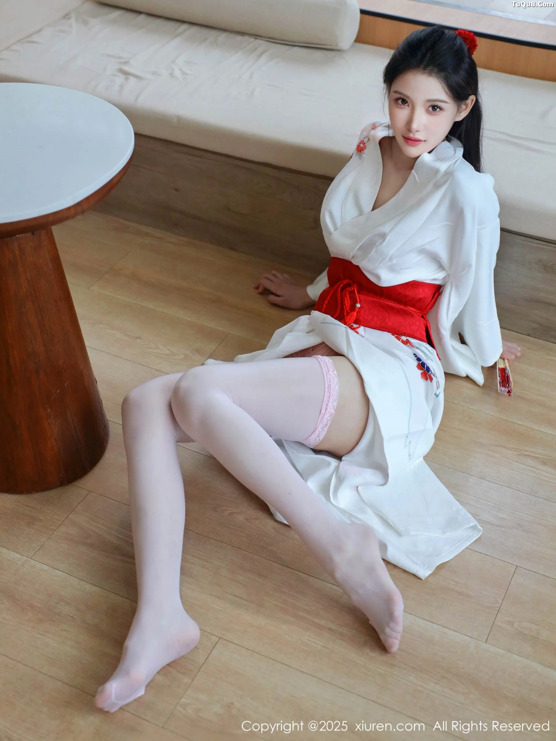 梨霜儿性感粉色蕾丝内衣配粉色丝袜秀丰腴身材迷人绝美写真 第 25 张