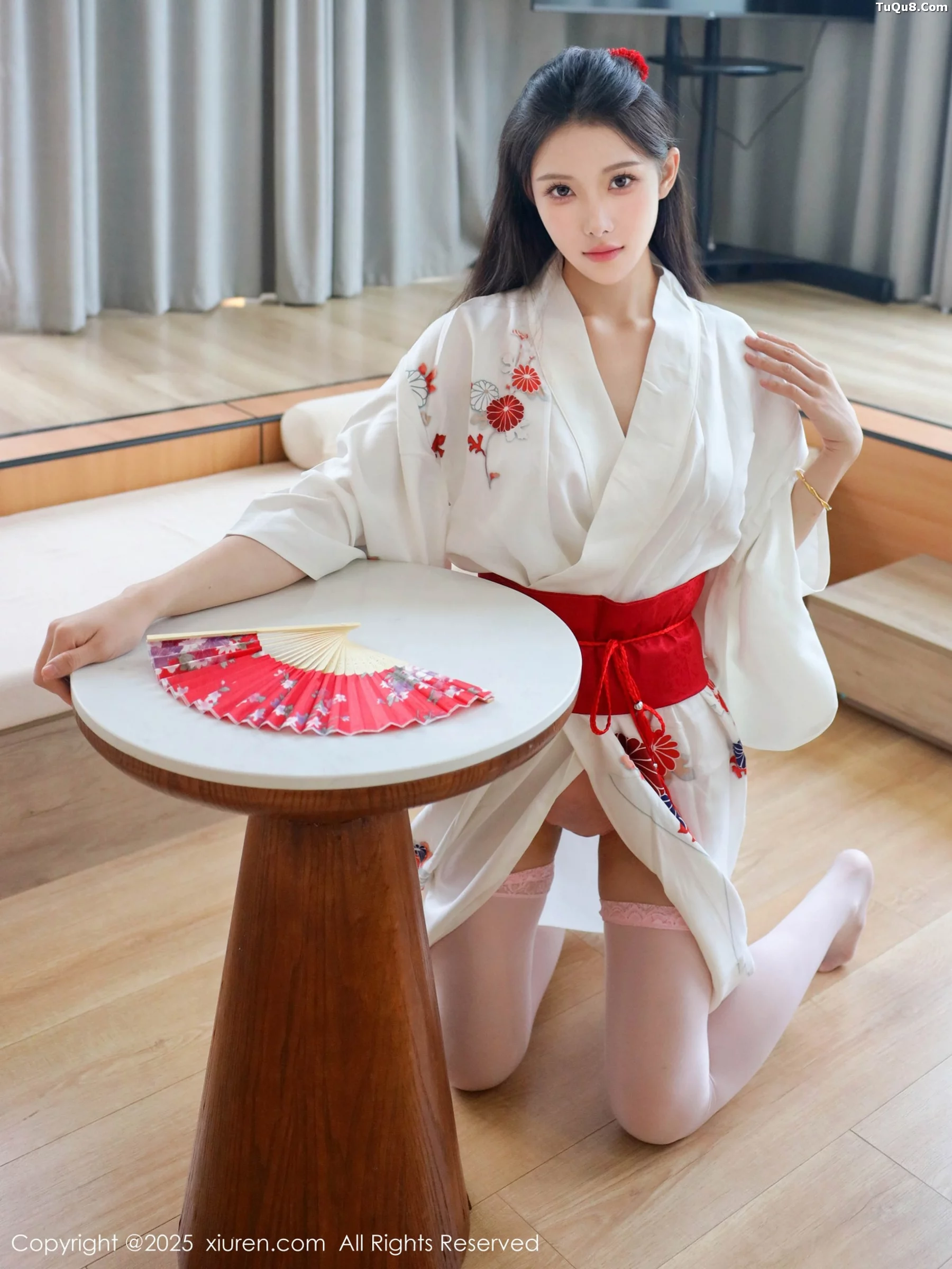 梨霜儿性感粉色蕾丝内衣配粉色丝袜秀丰腴身材迷人绝美写真 第 35 张