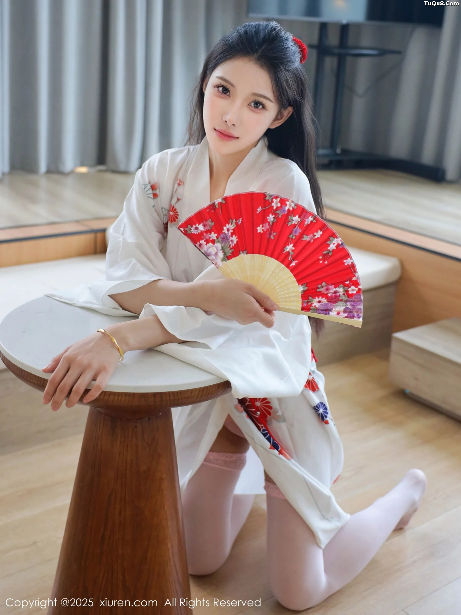 梨霜儿性感粉色蕾丝内衣配粉色丝袜秀丰腴身材迷人绝美写真 第 37 张