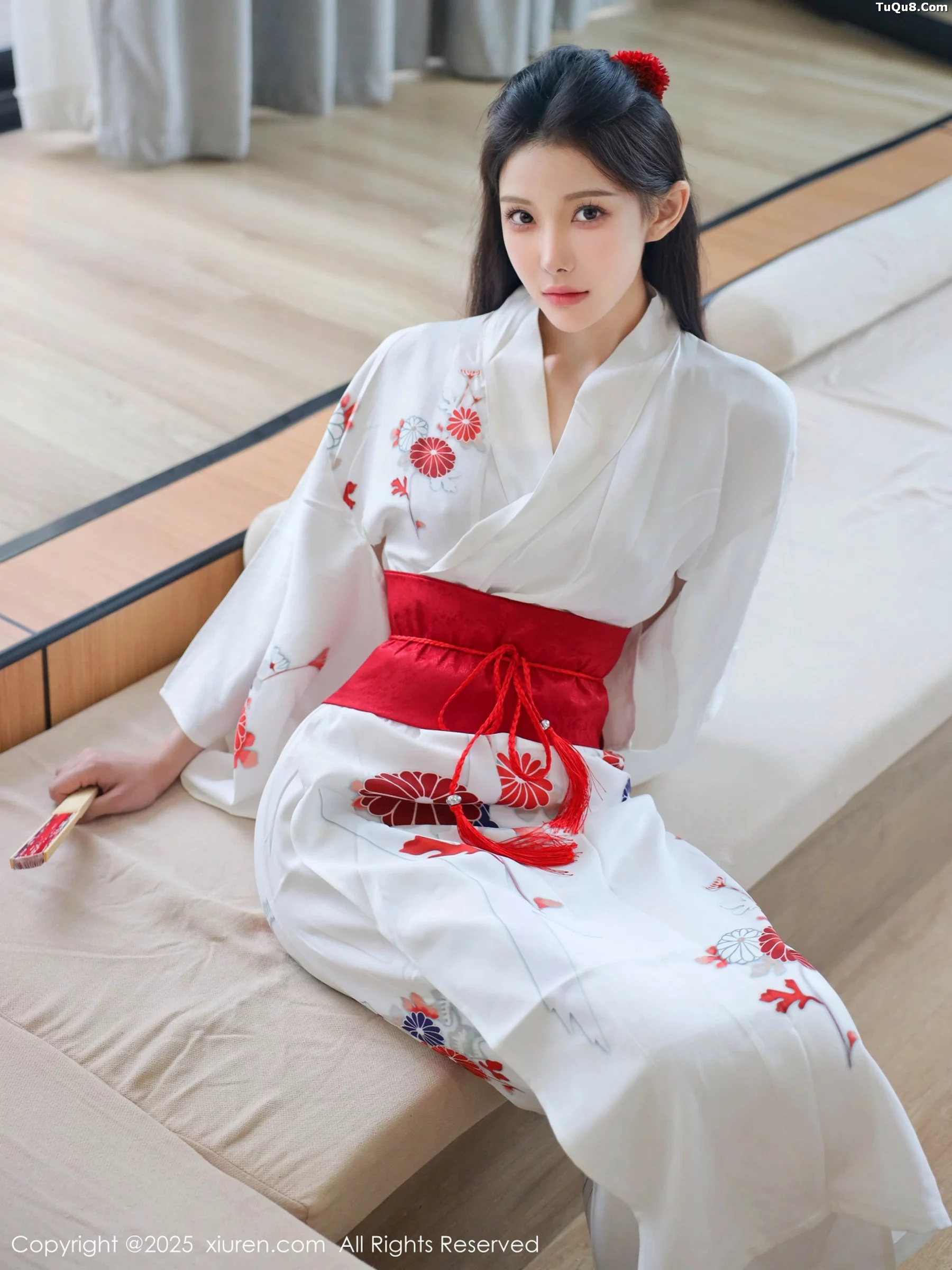 梨霜儿性感粉色蕾丝内衣配粉色丝袜秀丰腴身材迷人绝美写真 第 4 张