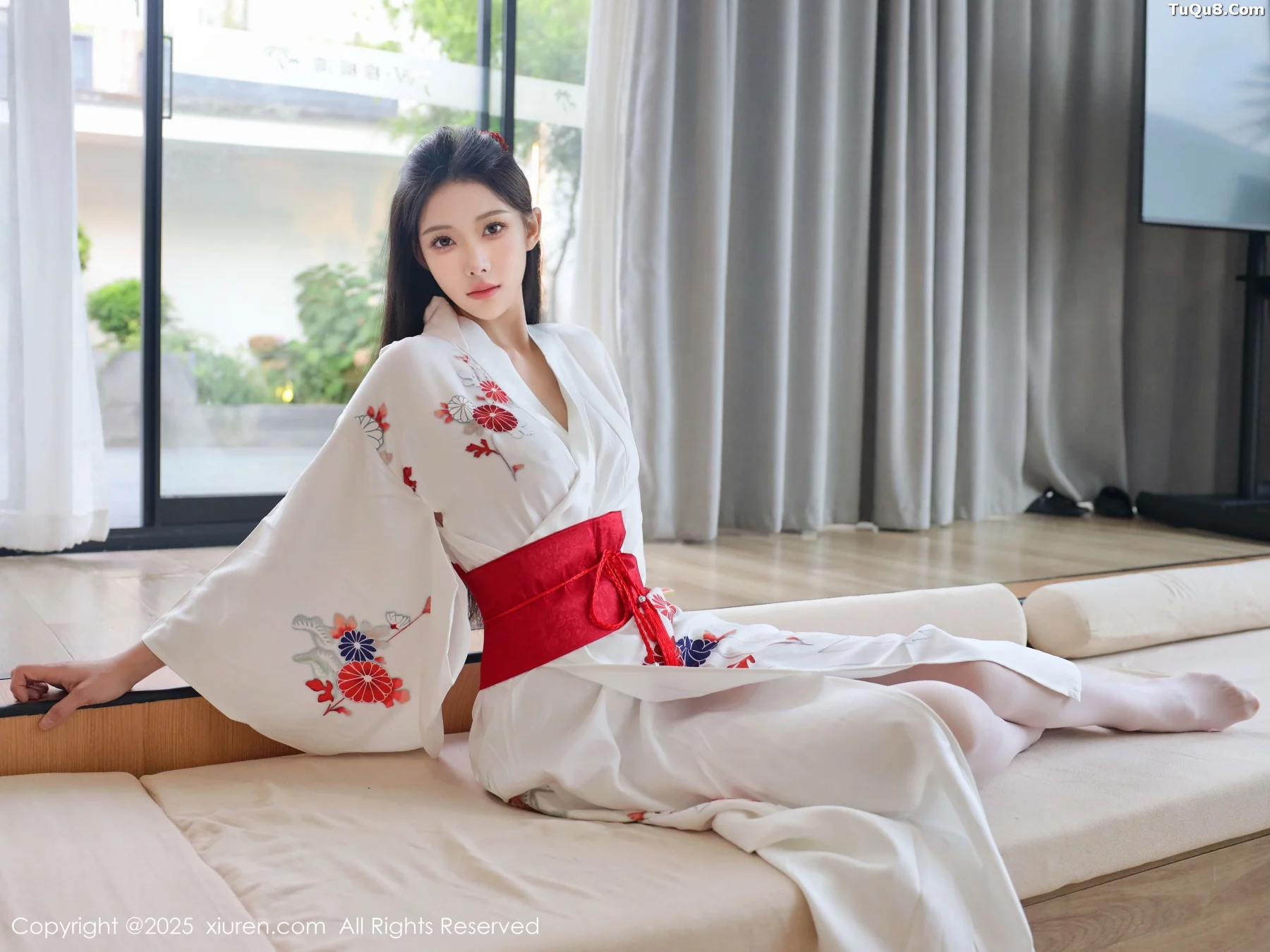 梨霜儿性感粉色蕾丝内衣配粉色丝袜秀丰腴身材迷人绝美写真 第 5 张