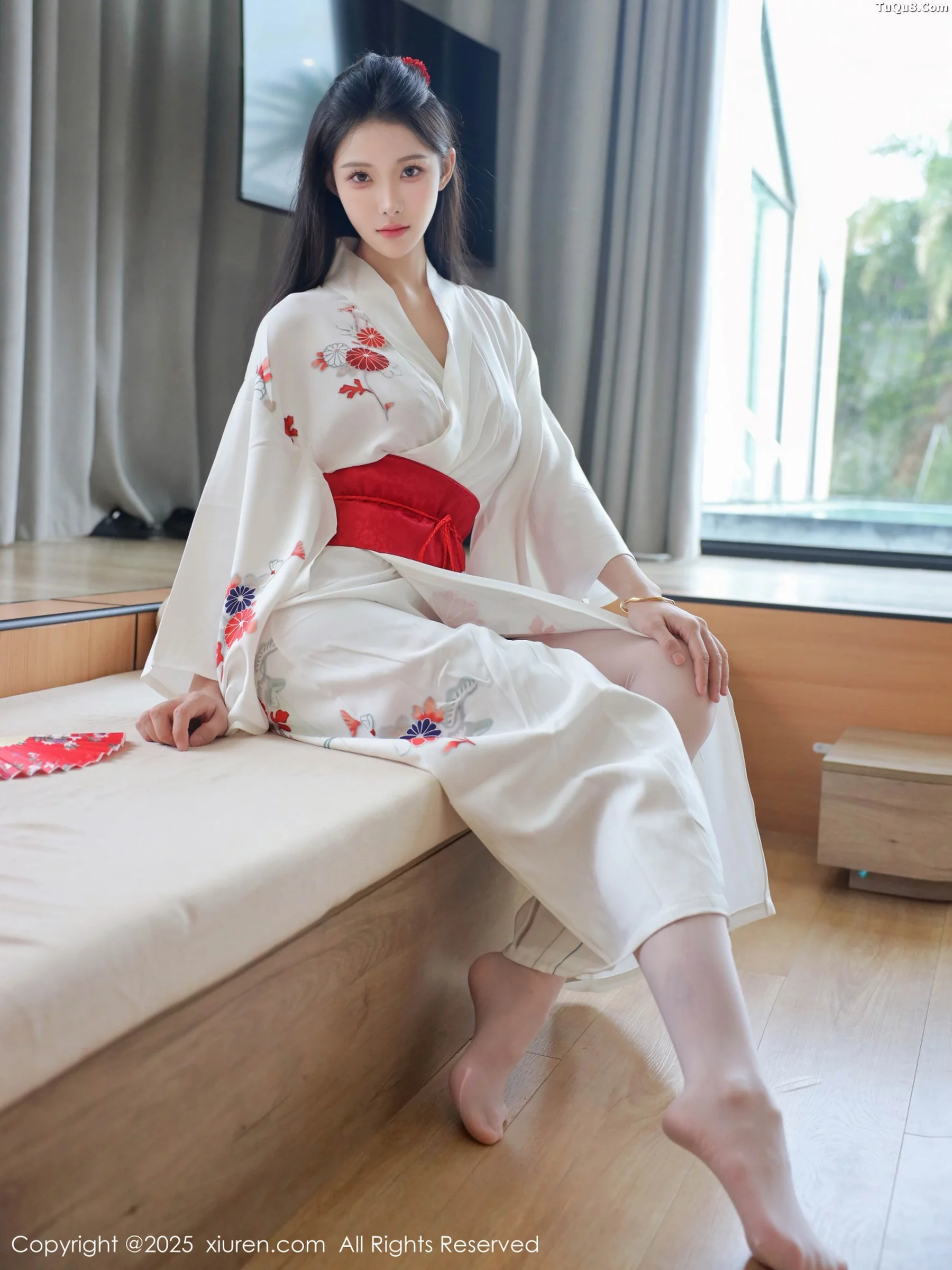 梨霜儿性感粉色蕾丝内衣配粉色丝袜秀丰腴身材迷人绝美写真 第 9 张