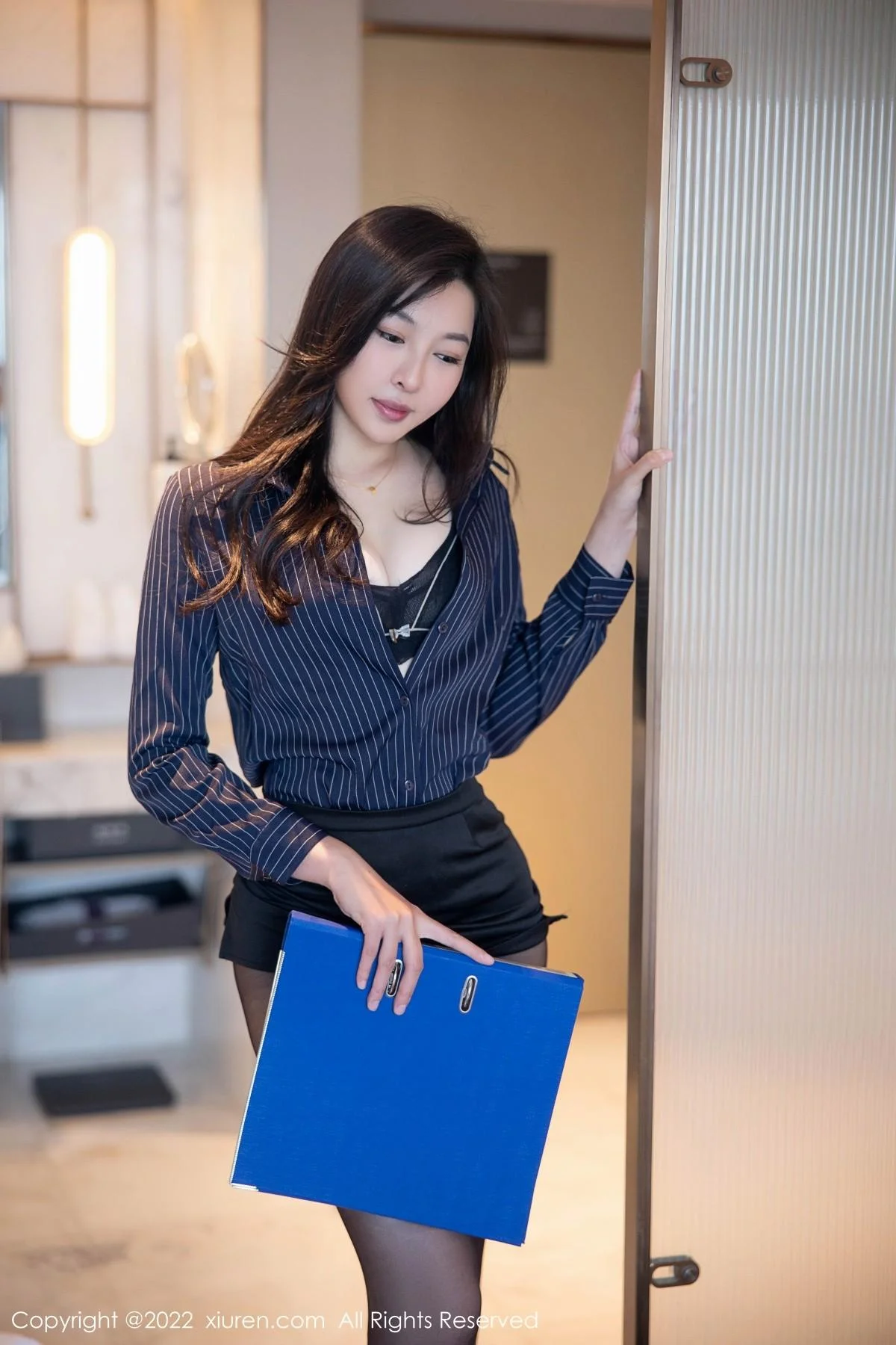 卡卡酱职业服OL装扮性感黑色内衣秀丰满身材绝美写真 第 20 张
