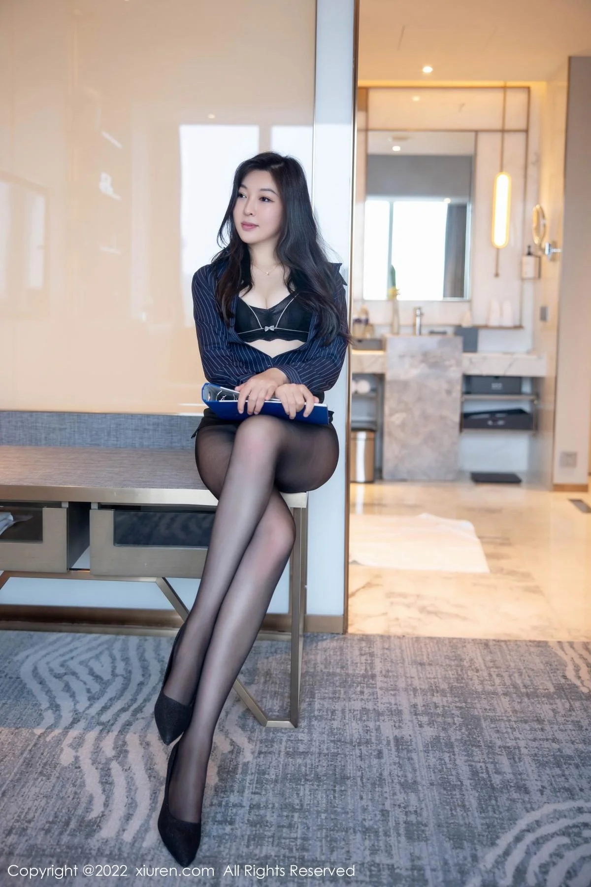 卡卡酱职业服OL装扮性感黑色内衣秀丰满身材绝美写真 第 32 张