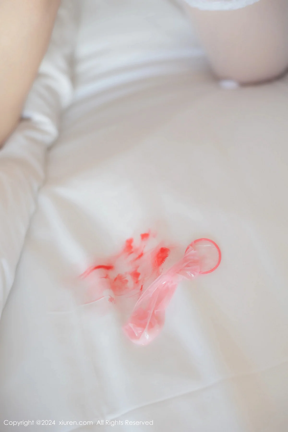 桃妖夭性感白色薄纱情趣服饰配白丝袜秀惹火身材绝美写真 第 169 张