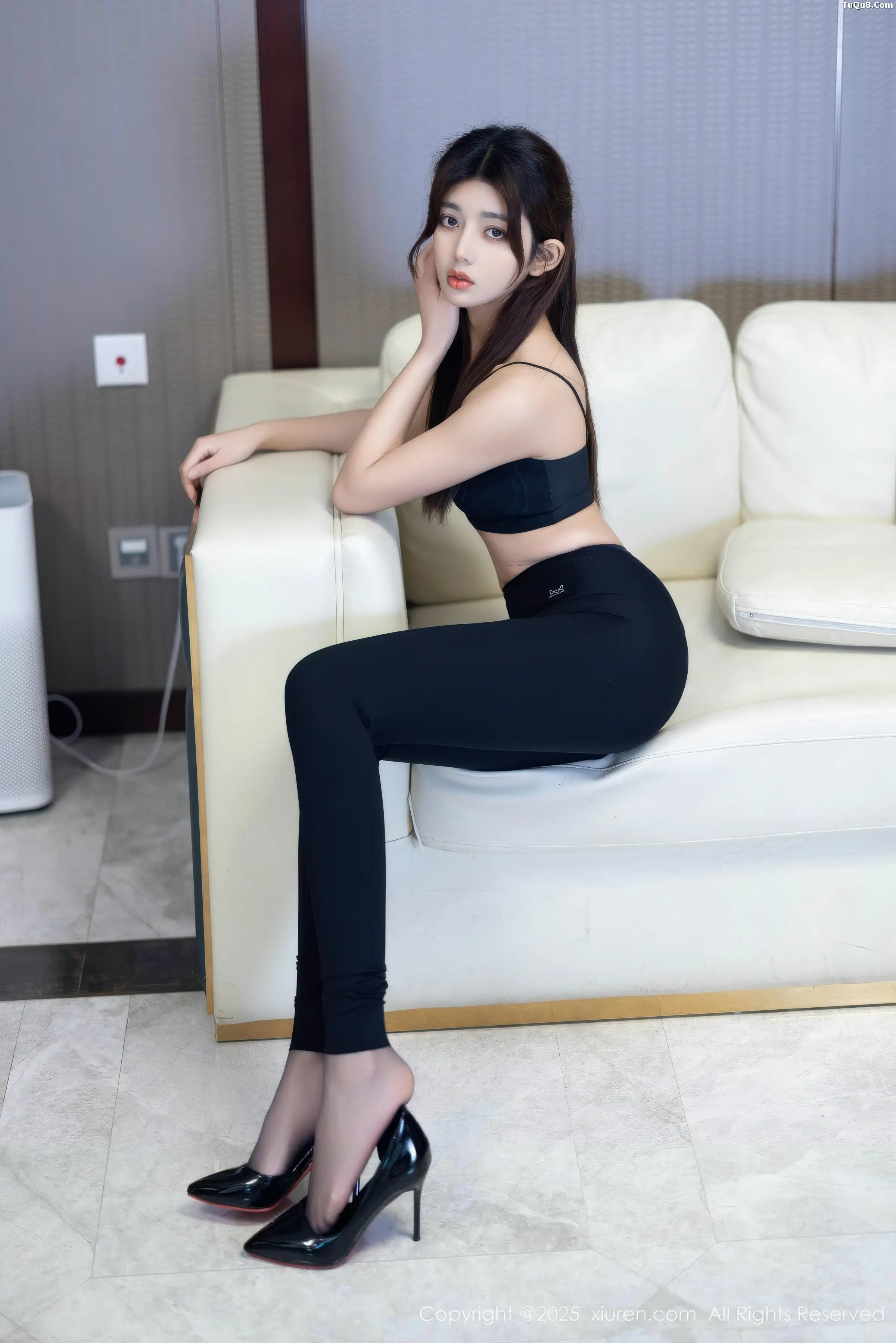 姜冉冉_Renee@性感黑色内衣配超薄黑丝秀柔美身姿绝美写真 第 5 张