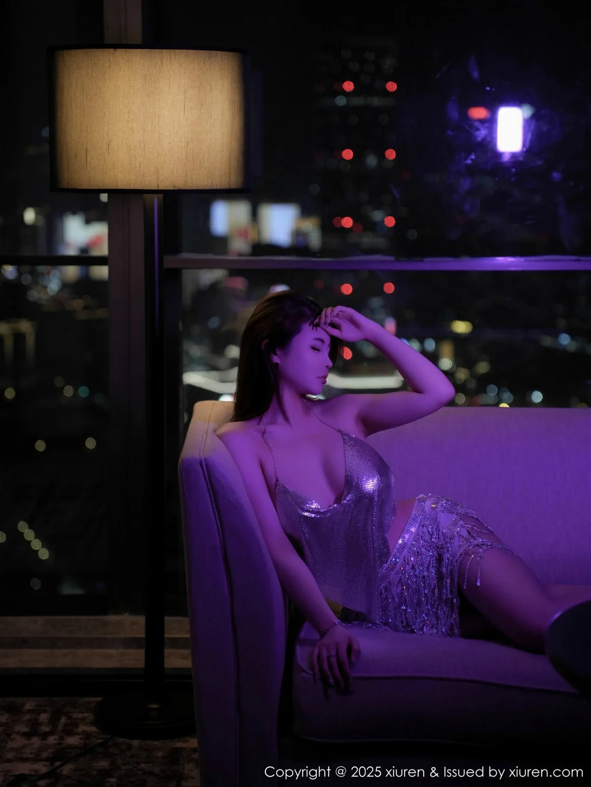 甜妮私房性感浅色金缕服饰配超薄灰丝秀丰腴身材绝美写真 第 46 张