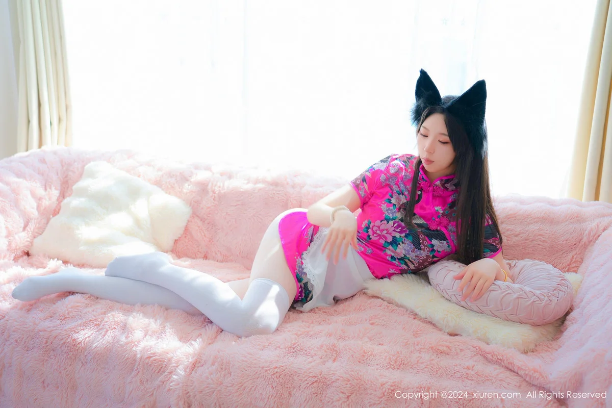 小波多性感暗红厨娘装扮配白色丝袜秀凹凸身材惹火绝美写真 第 20 张