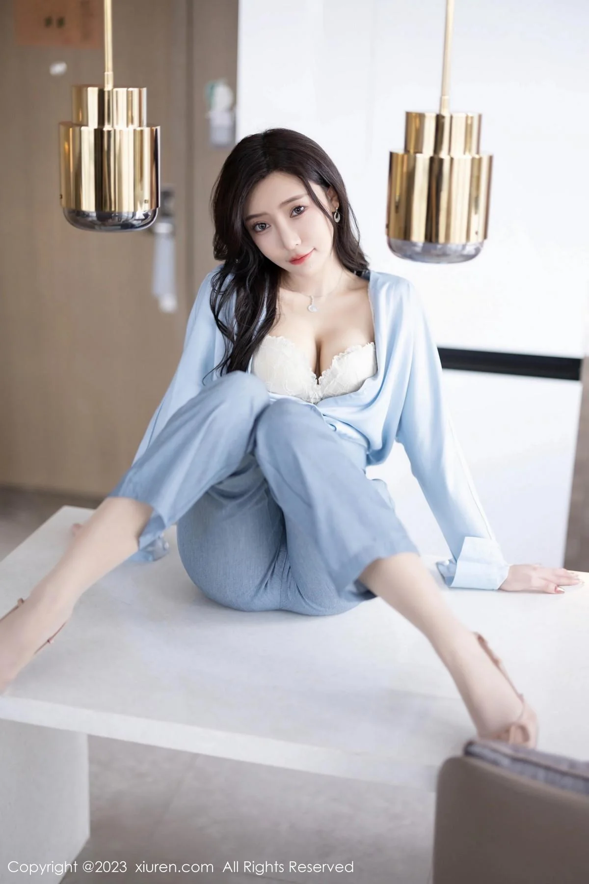 王馨瑶yanni浅色Ol服饰露白色蕾丝内衣配超薄肉丝绝美写真 第 30 张