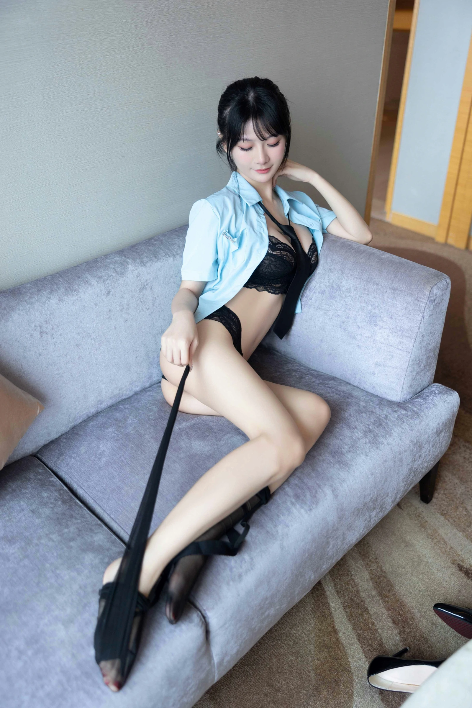 [秀人付费] 谢小蒽 诱人私拍福利 蓝色衬衫 第 44 张