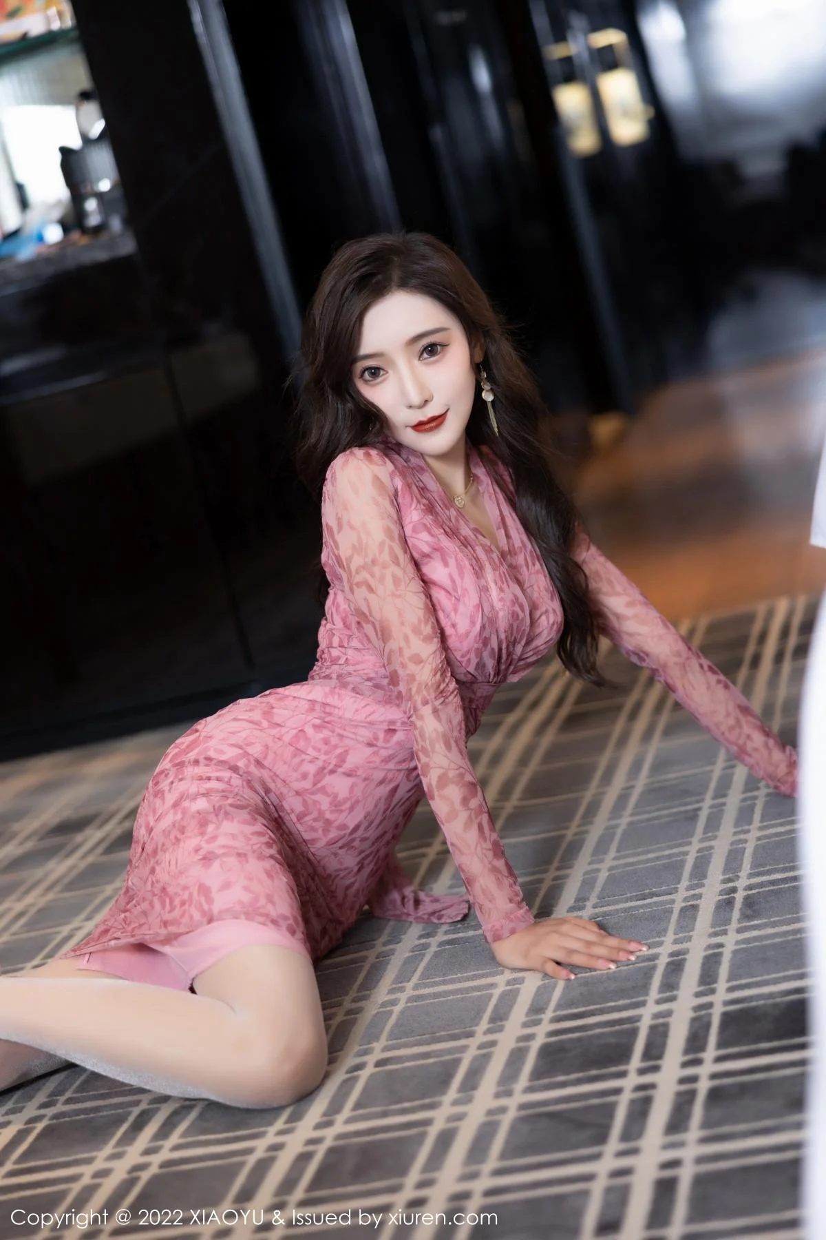 王馨瑶yanni脱浅红连衣短裙露白色内衣配超薄肉丝绝美写真 第 36 张