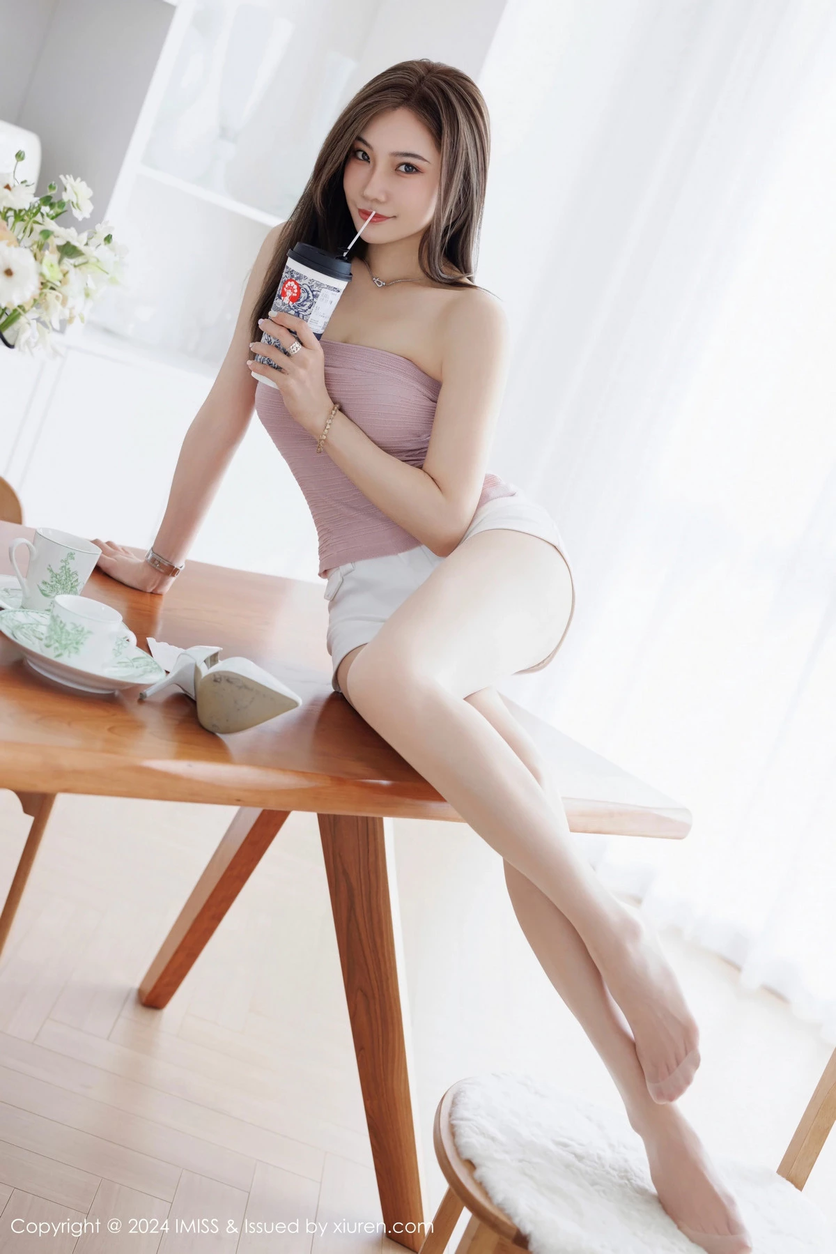 小狐狸Kathryn性感浅紫内衣配超薄肉丝秀完美身材绝美写真 第 30 张