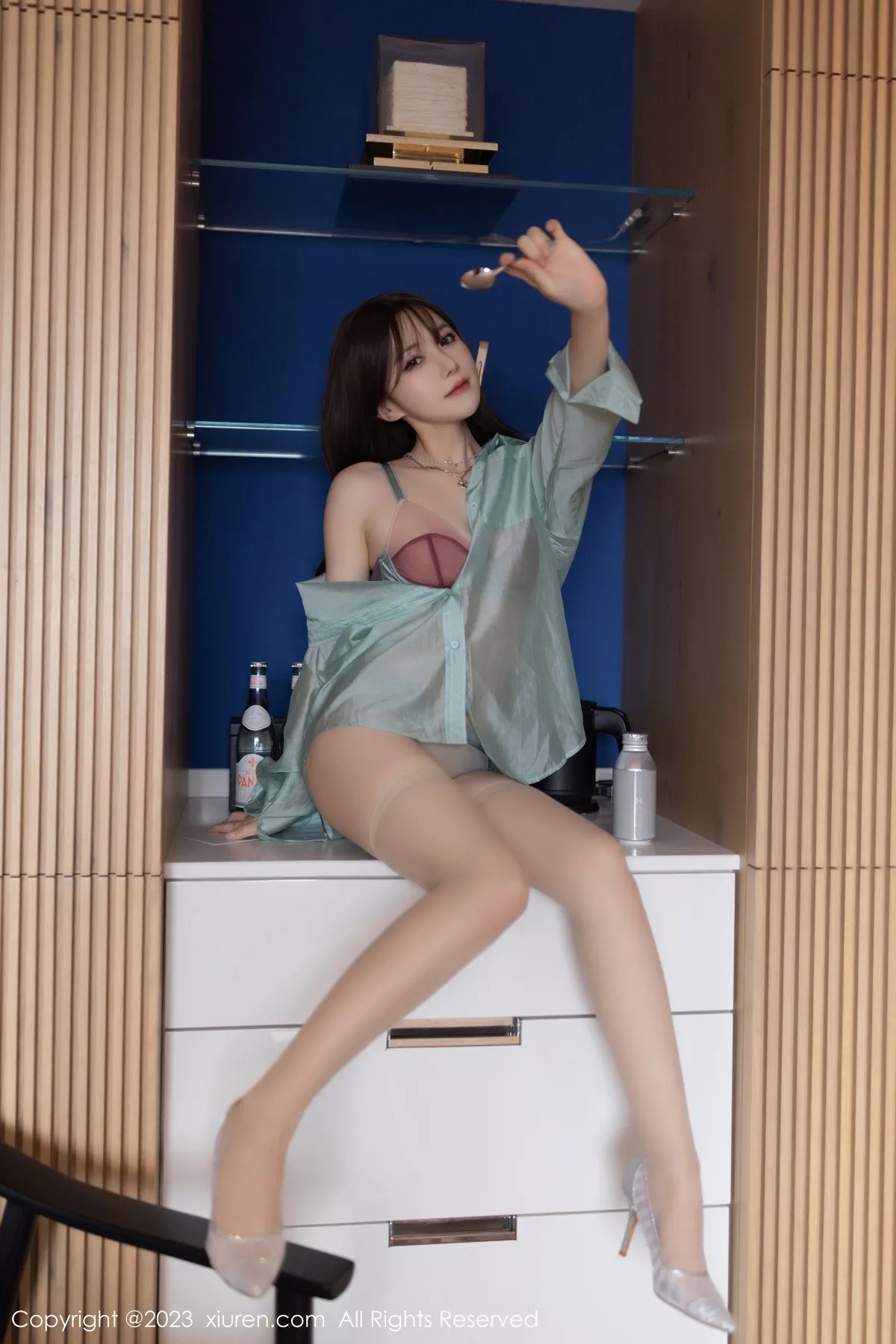 鱼子酱Fish性感红灰色内衣配原色丝袜秀曼妙身姿迷人写真 第 17 张