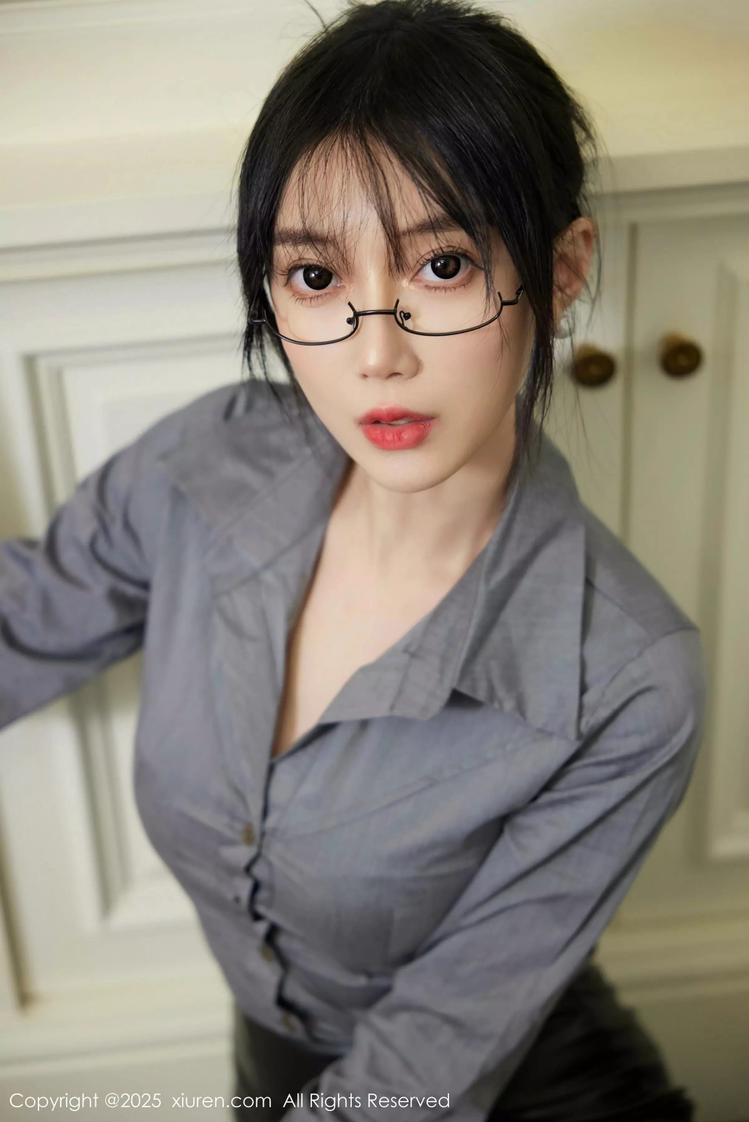 玥儿玥er性感Ol职业装露黑色内衣配超薄黑丝秀美腿绝美写真 第 41 张