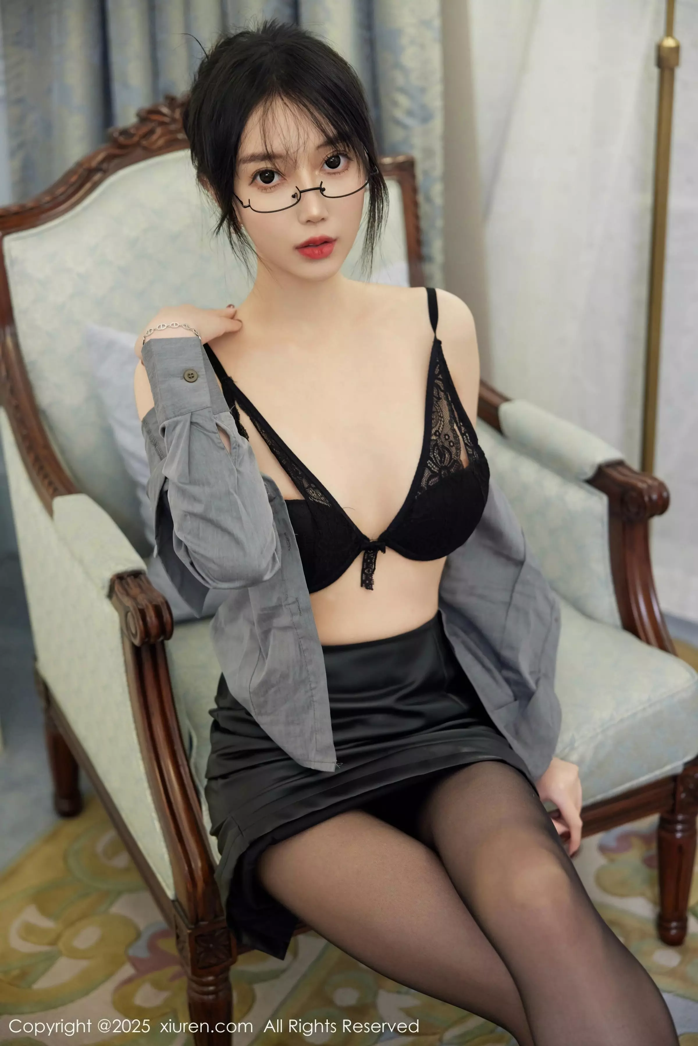 玥儿玥er性感Ol职业装露黑色内衣配超薄黑丝秀美腿绝美写真 第 87 张