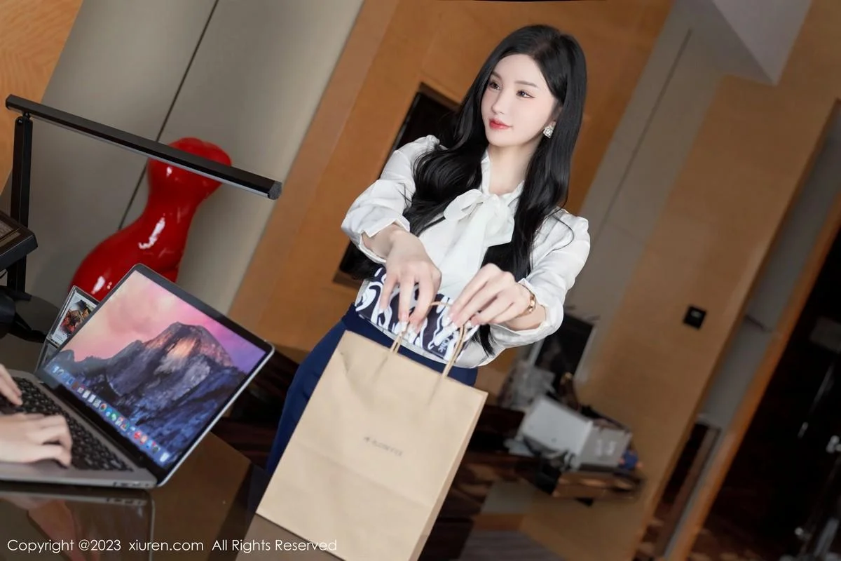 周于希Sally办公室秘密主题性感内衣配超薄黑丝极致魅惑写真 第 15 张