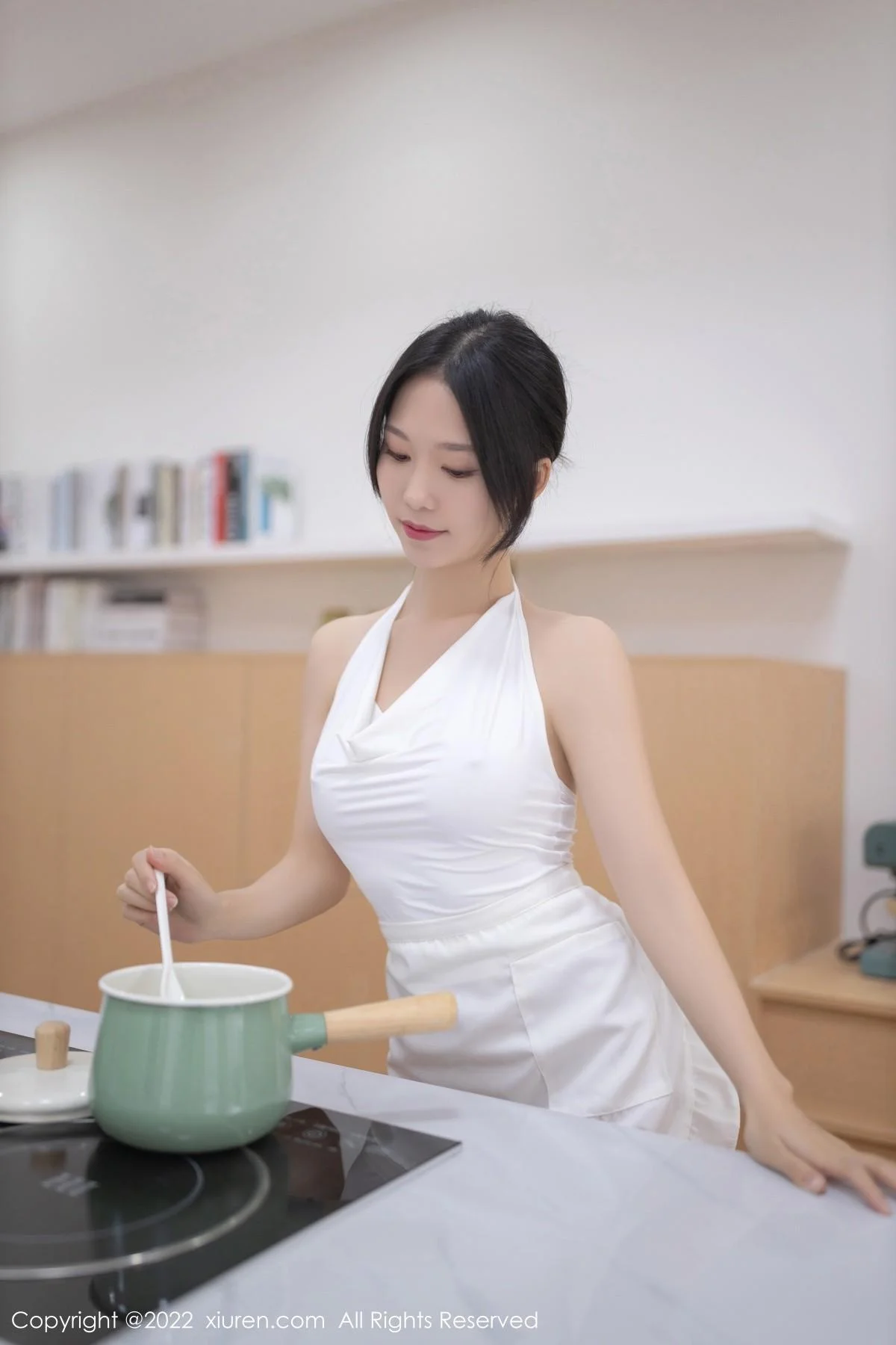 利世厨娘主题拍摄性感白色服饰配无内肉丝极致绝美写真 第 10 张
