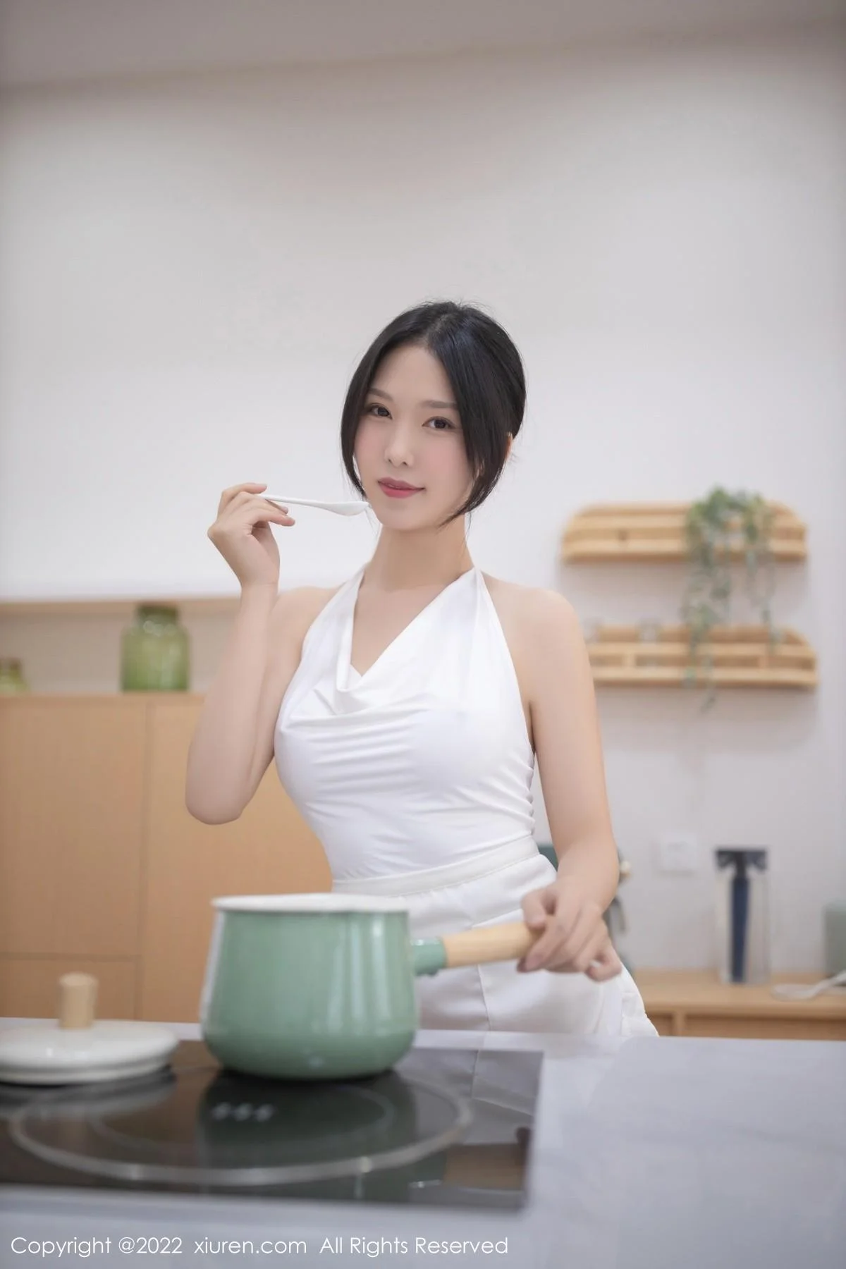 利世厨娘主题拍摄性感白色服饰配无内肉丝极致绝美写真 第 11 张