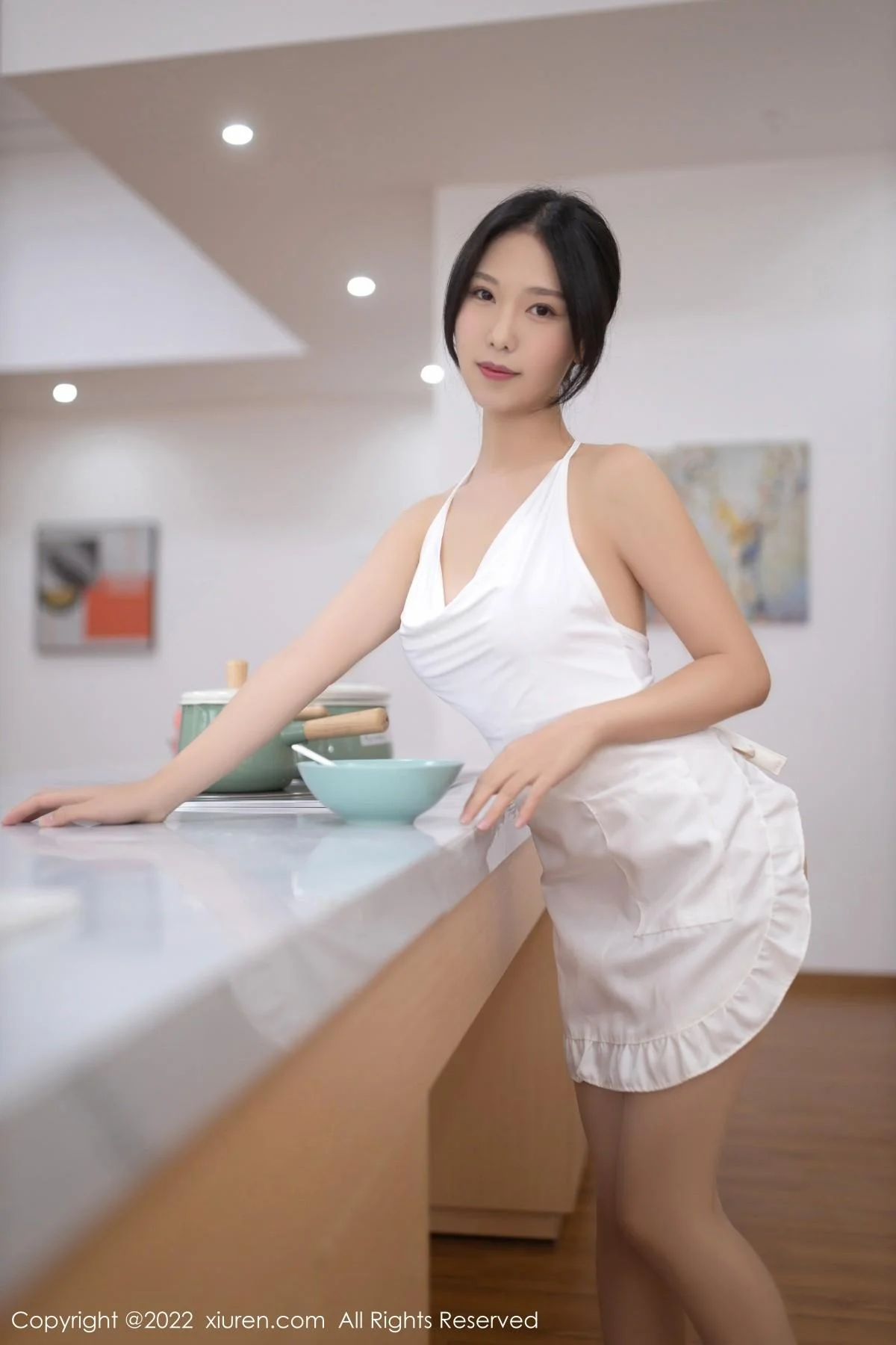 利世厨娘主题拍摄性感白色服饰配无内肉丝极致绝美写真 第 2 张