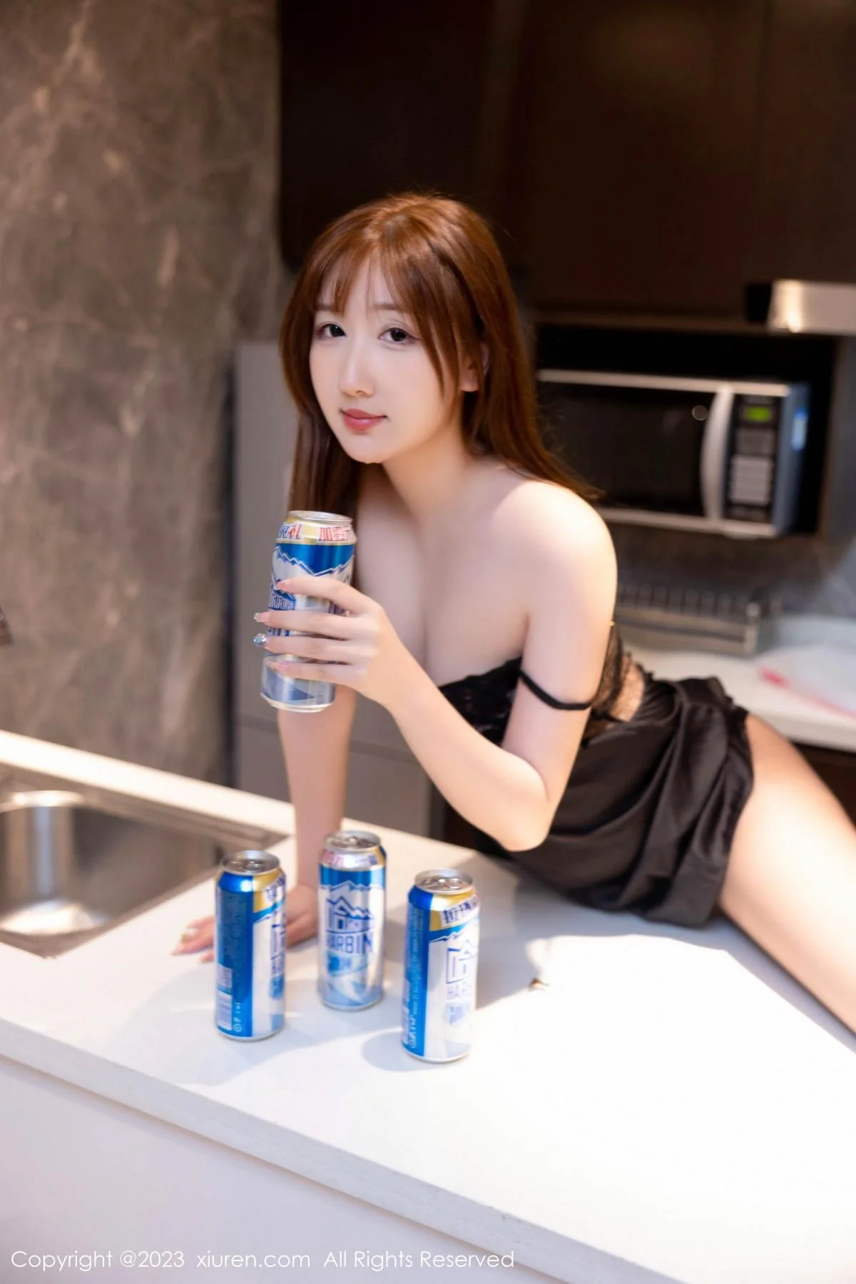 江真真私房浴室性感黑色薄纱吊带短裙配超薄黑丝绝美写真 第 17 张