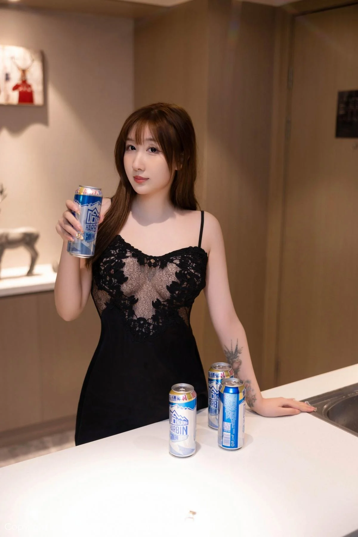 江真真私房浴室性感黑色薄纱吊带短裙配超薄黑丝绝美写真 第 5 张