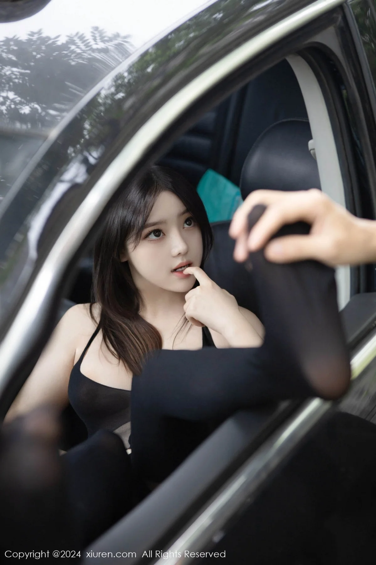 豆瓣酱车内场景性感薄透连体黑丝秀丰满身材惹火绝美写真 第 97 张