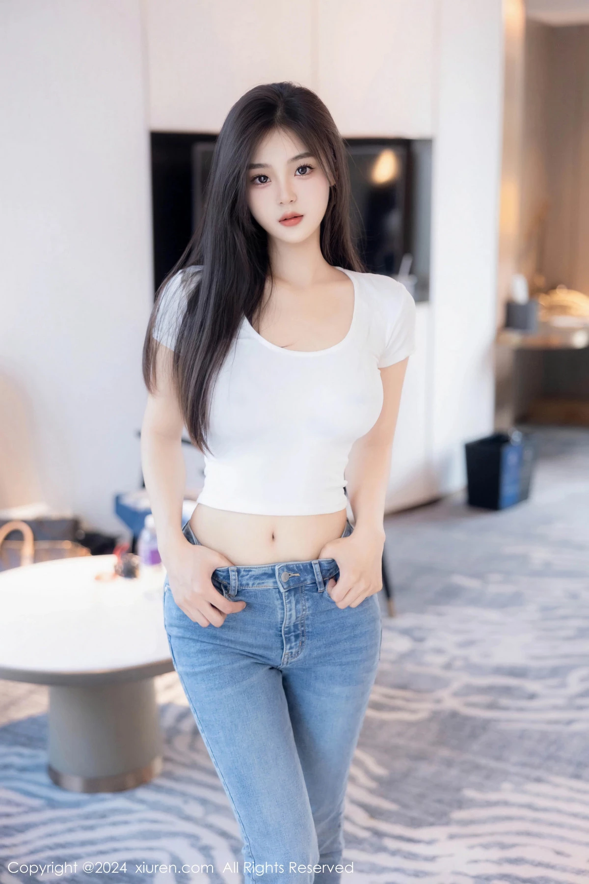 周周不吃香菜性感白T配牛仔裤秀完美身姿迷人绝美写真 第 67 张