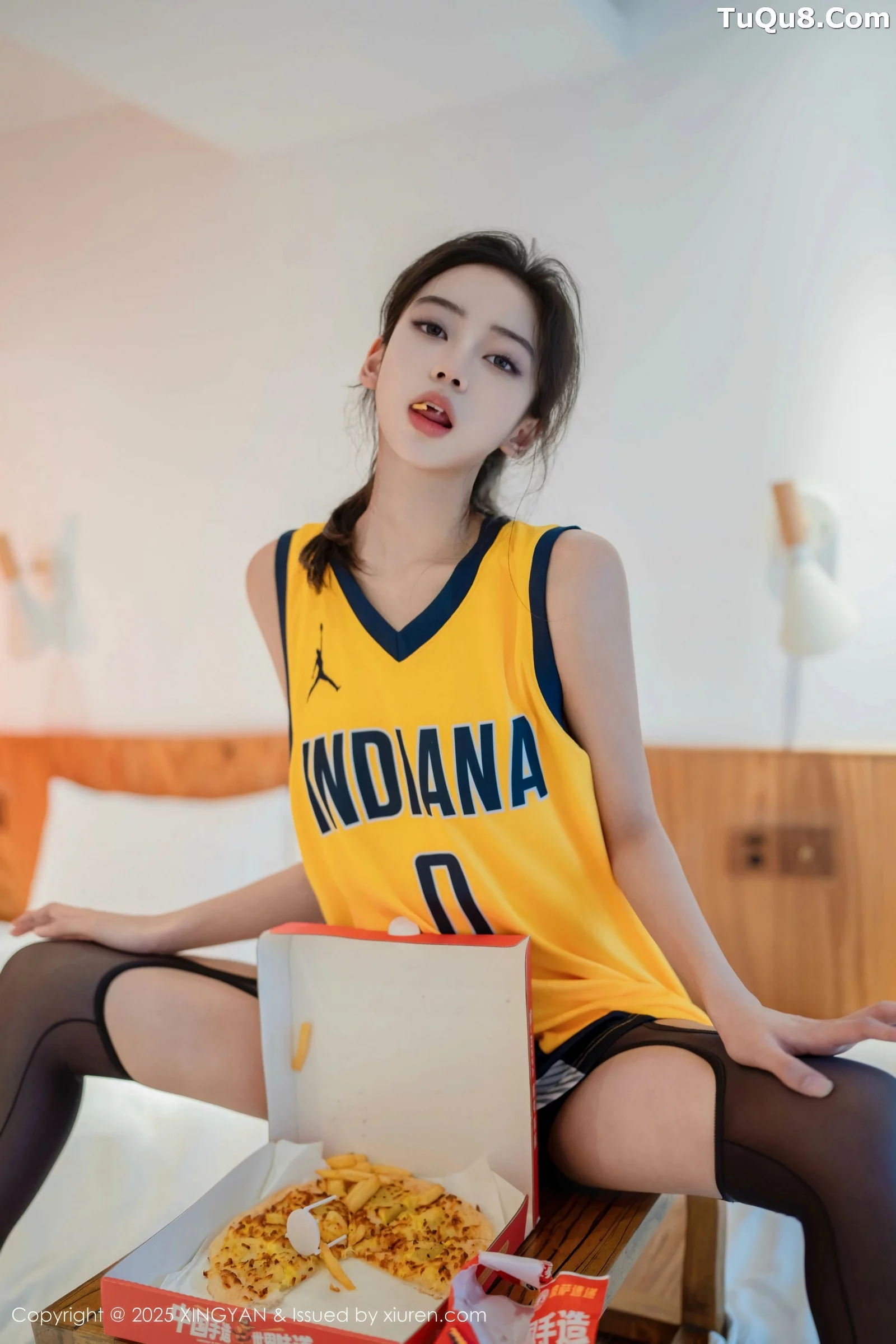 时安安性感篮球服露白短T配黑丝吊袜秀柔美身段绝美写真 第 26 张