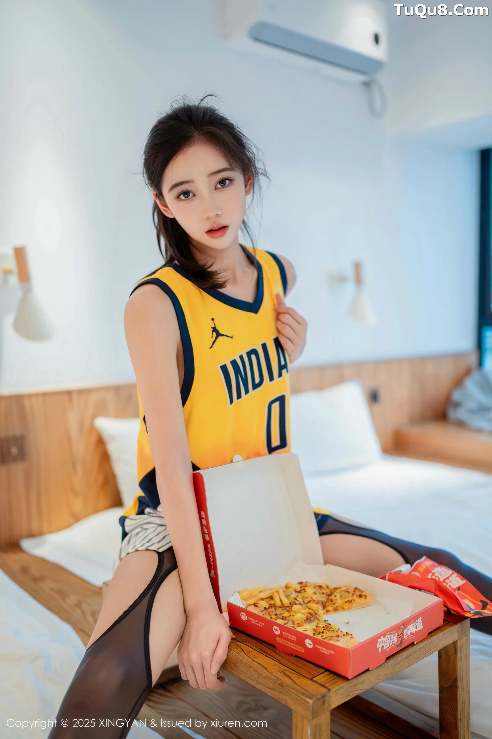 时安安性感篮球服露白短T配黑丝吊袜秀柔美身段绝美写真 第 28 张