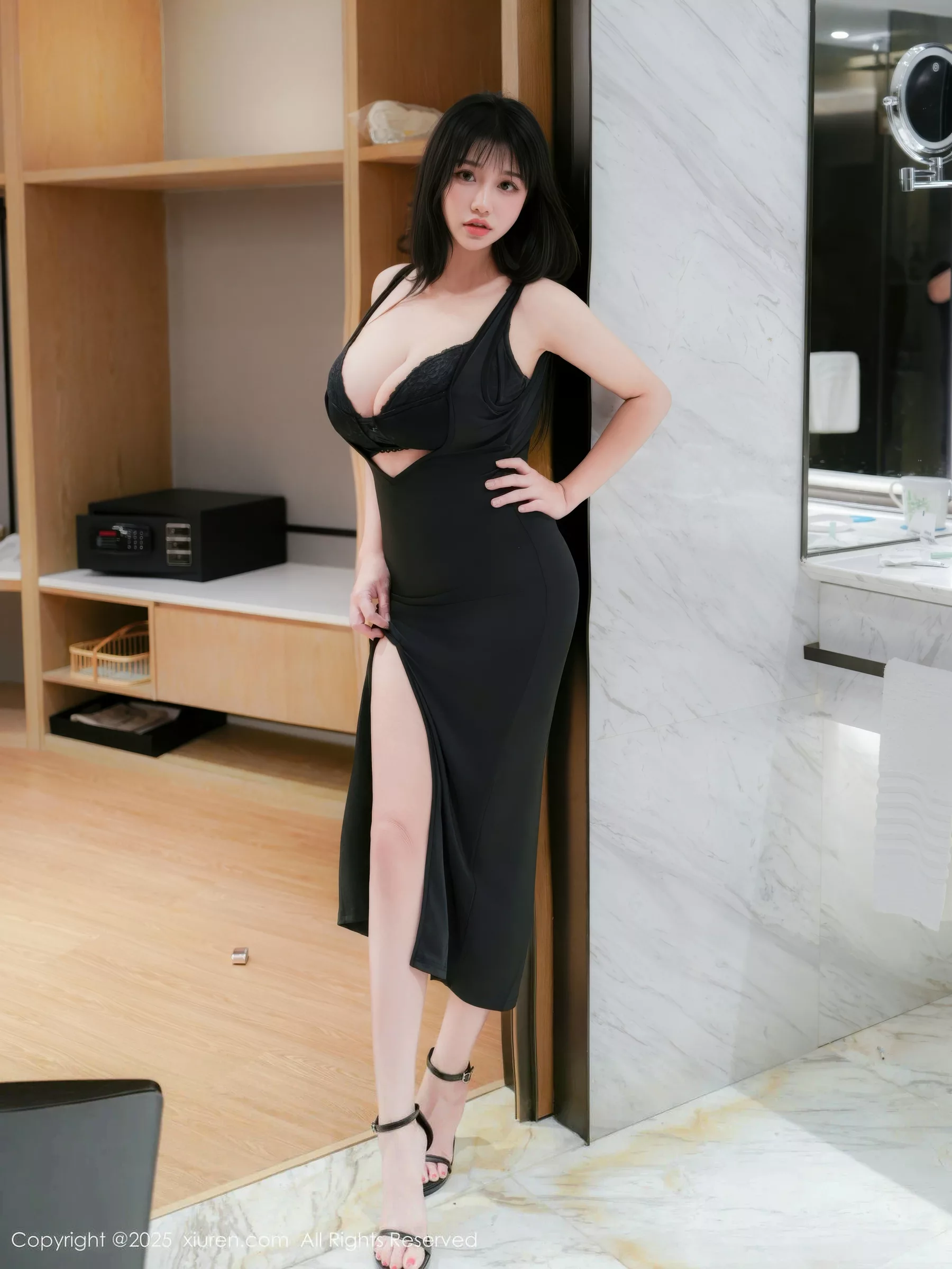 小紫藤性感黑色连衣裙露黑色蕾丝内衣秀丰满身材绝美写真 第 12 张