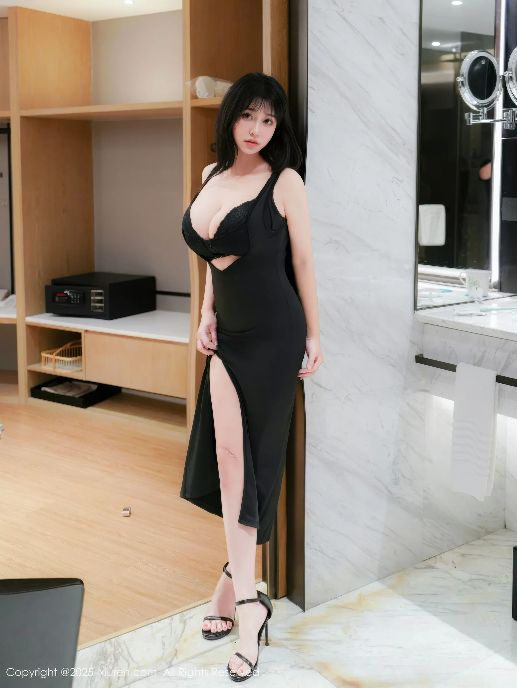 小紫藤性感黑色连衣裙露黑色蕾丝内衣秀丰满身材绝美写真 第 9 张