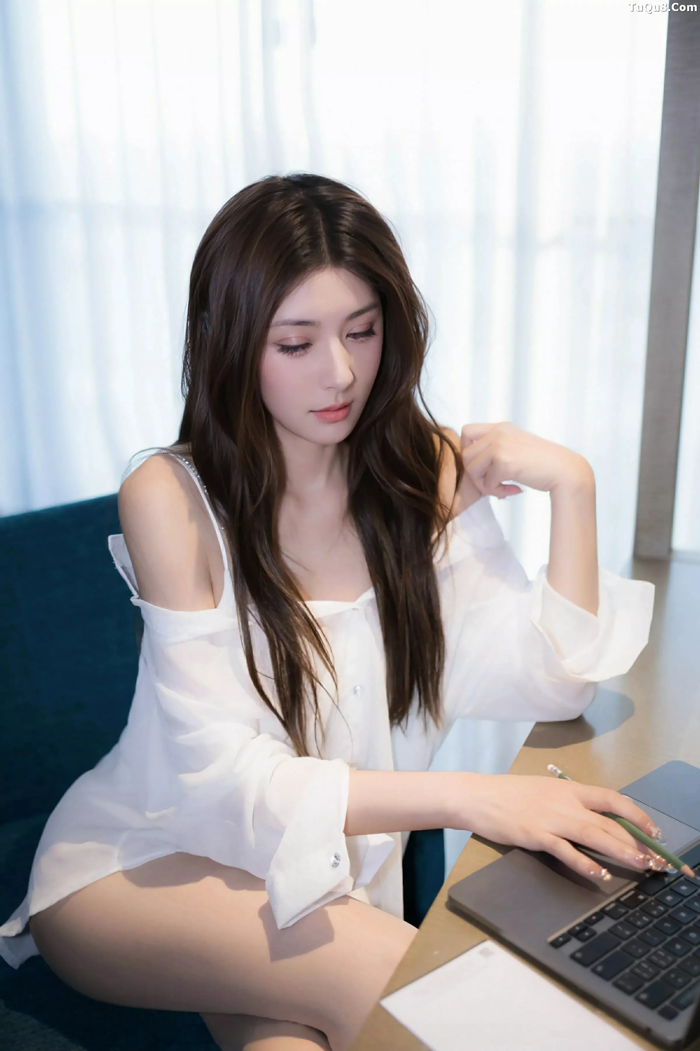 悦兮浴室场景性感白T衬衫配超薄肉丝湿身秀惹火身材绝美写真 第 6 张