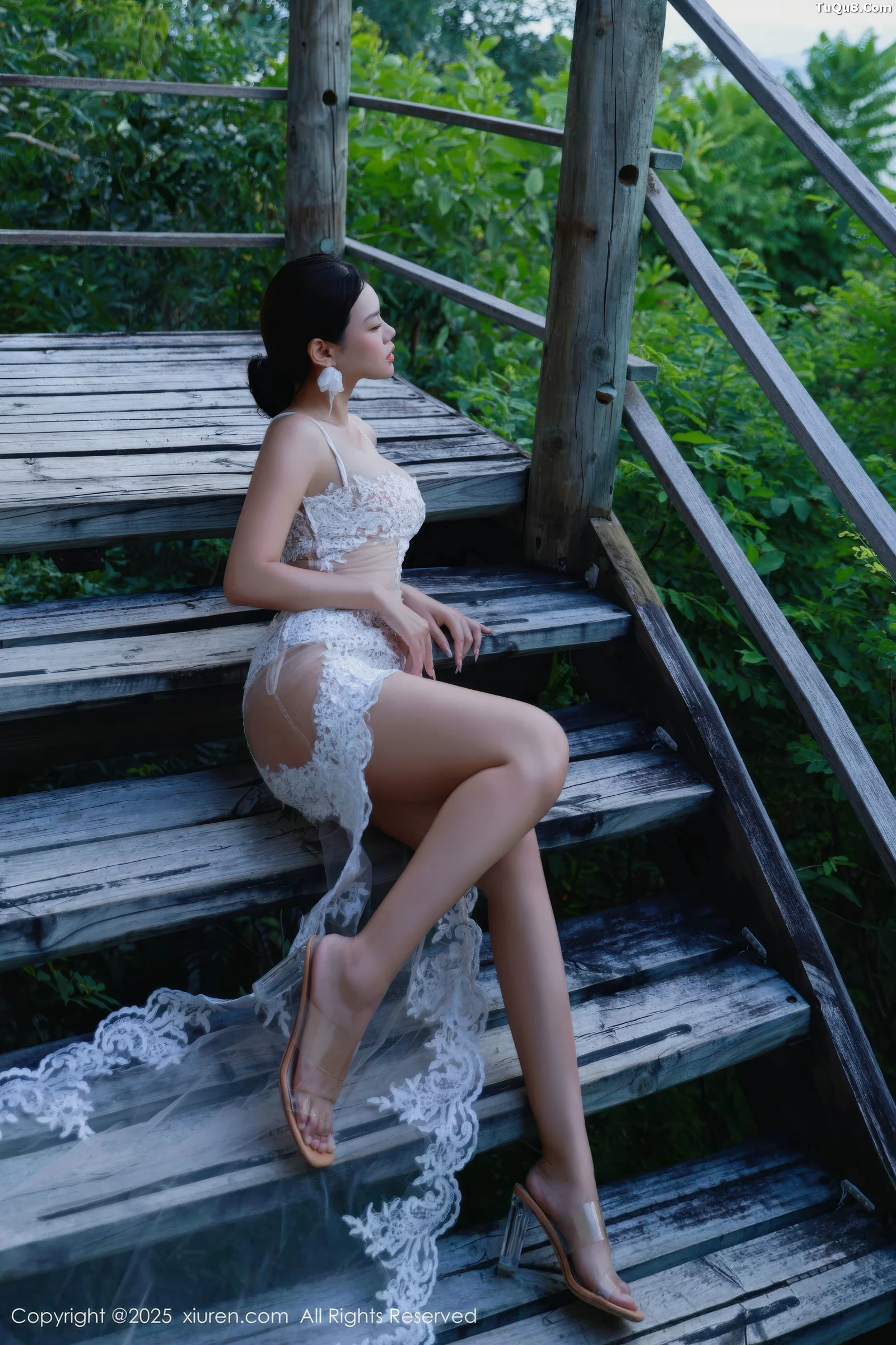 叮当DD性感白色情趣服饰配白色丝袜秀完美身材绝美写真 第 12 张