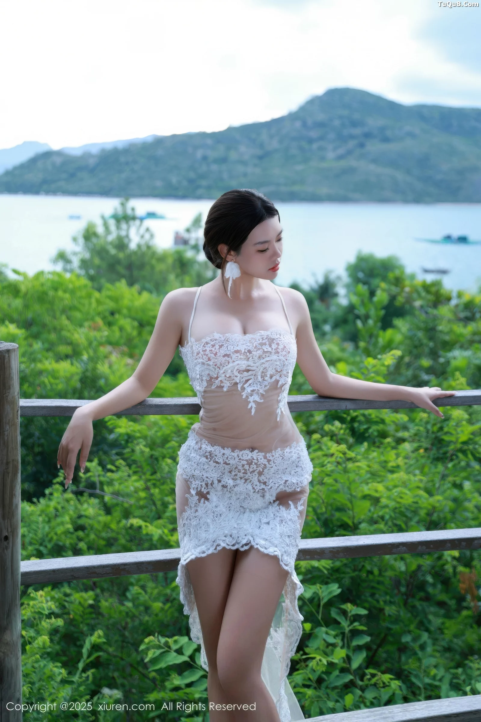 叮当DD性感白色情趣服饰配白色丝袜秀完美身材绝美写真 第 2 张