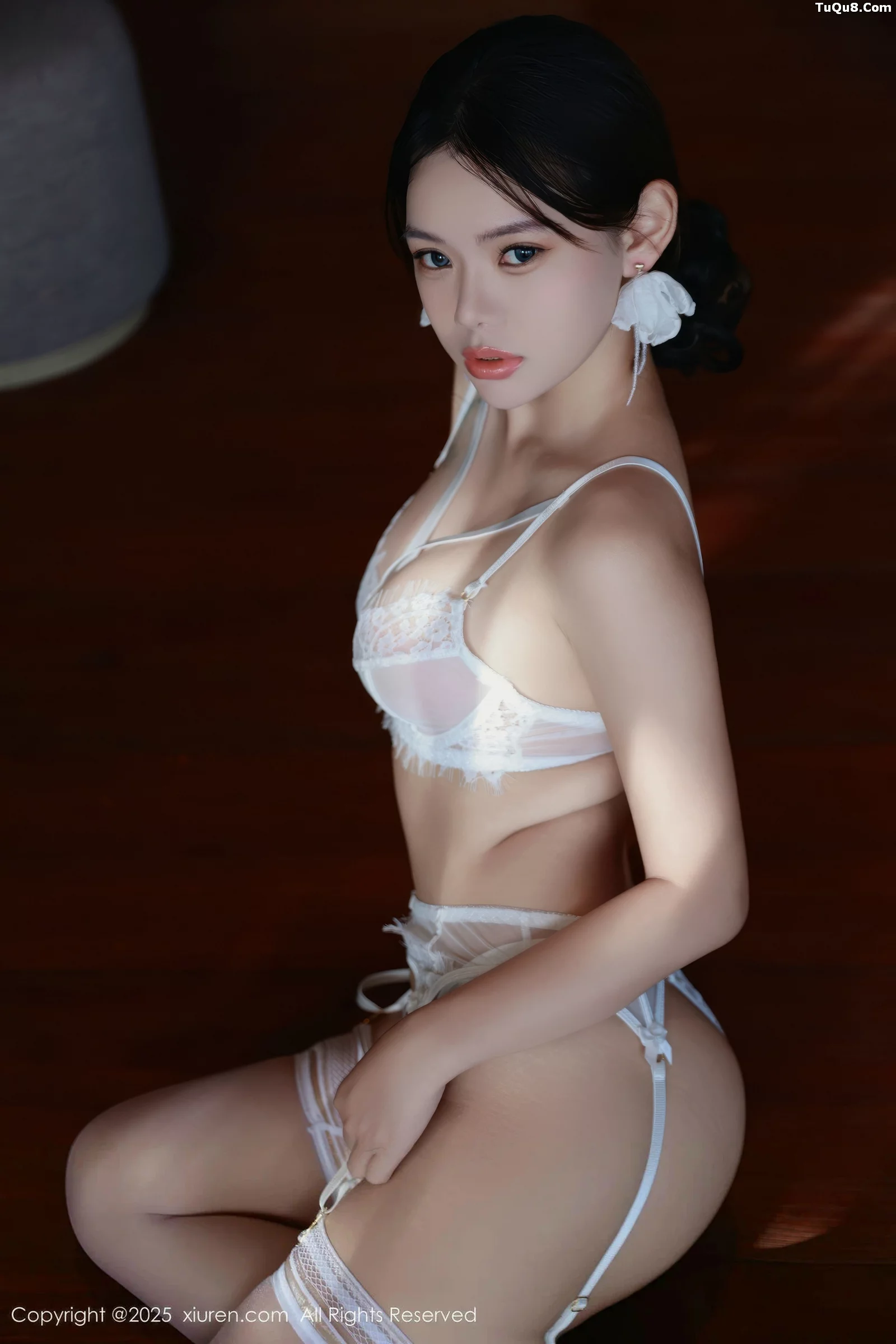 叮当DD性感白色情趣服饰配白色丝袜秀完美身材绝美写真 第 31 张