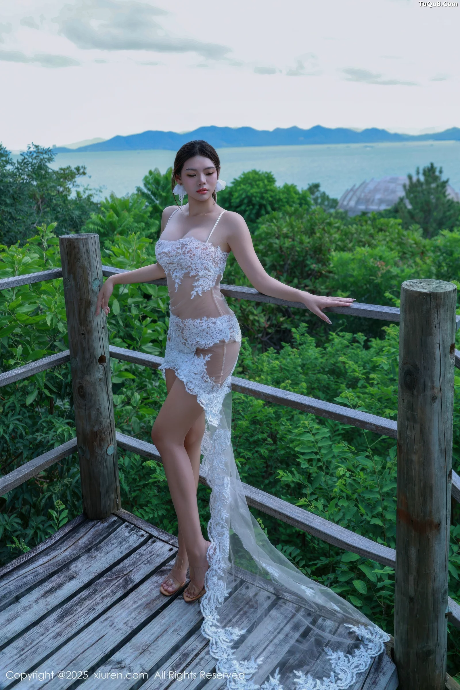叮当DD性感白色情趣服饰配白色丝袜秀完美身材绝美写真 第 4 张