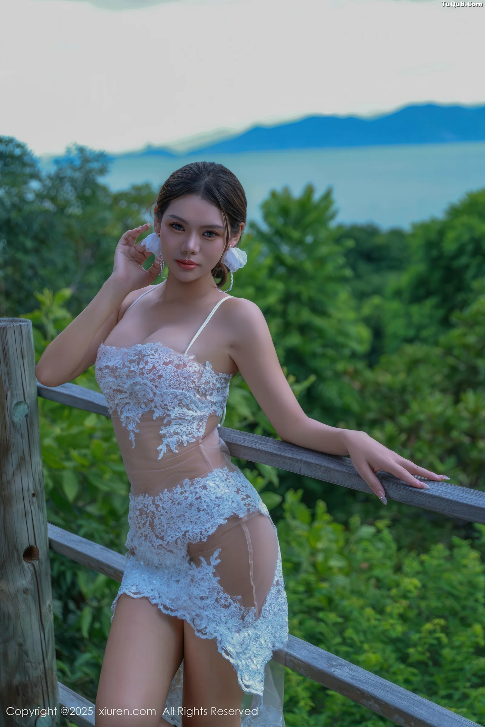 叮当DD性感白色情趣服饰配白色丝袜秀完美身材绝美写真 第 6 张