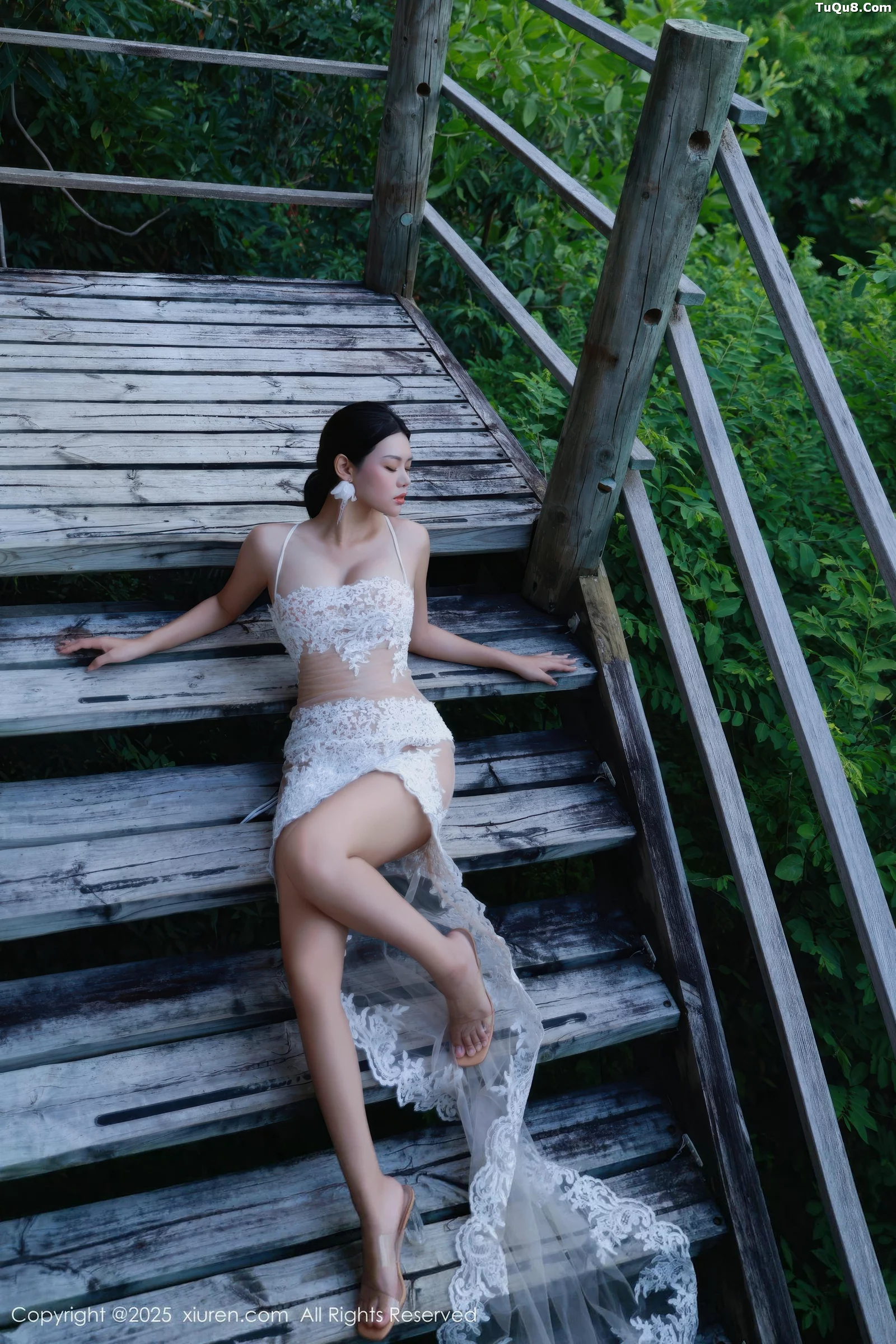 叮当DD性感白色情趣服饰配白色丝袜秀完美身材绝美写真 第 9 张