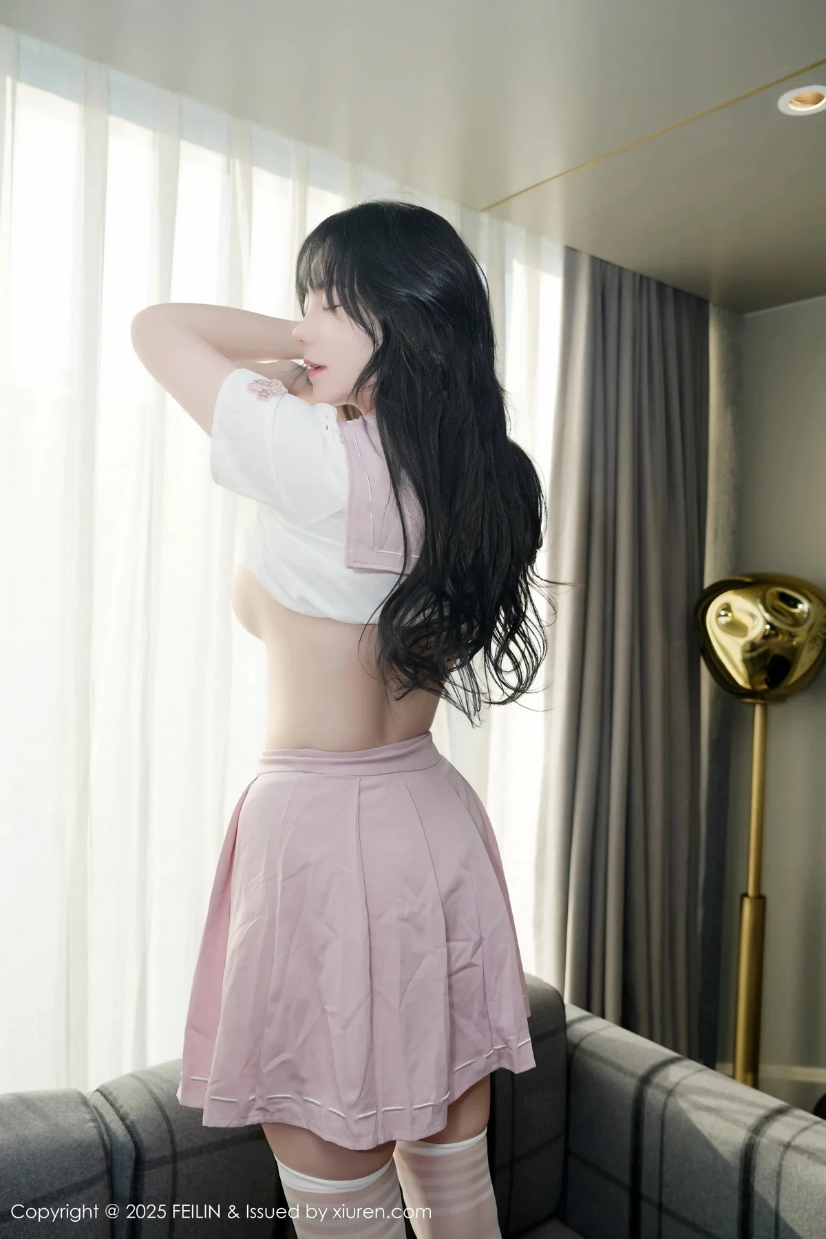 软情性感粉色JK短裙配白色丝袜秀凹凸身材完美绝美写真 第 33 张