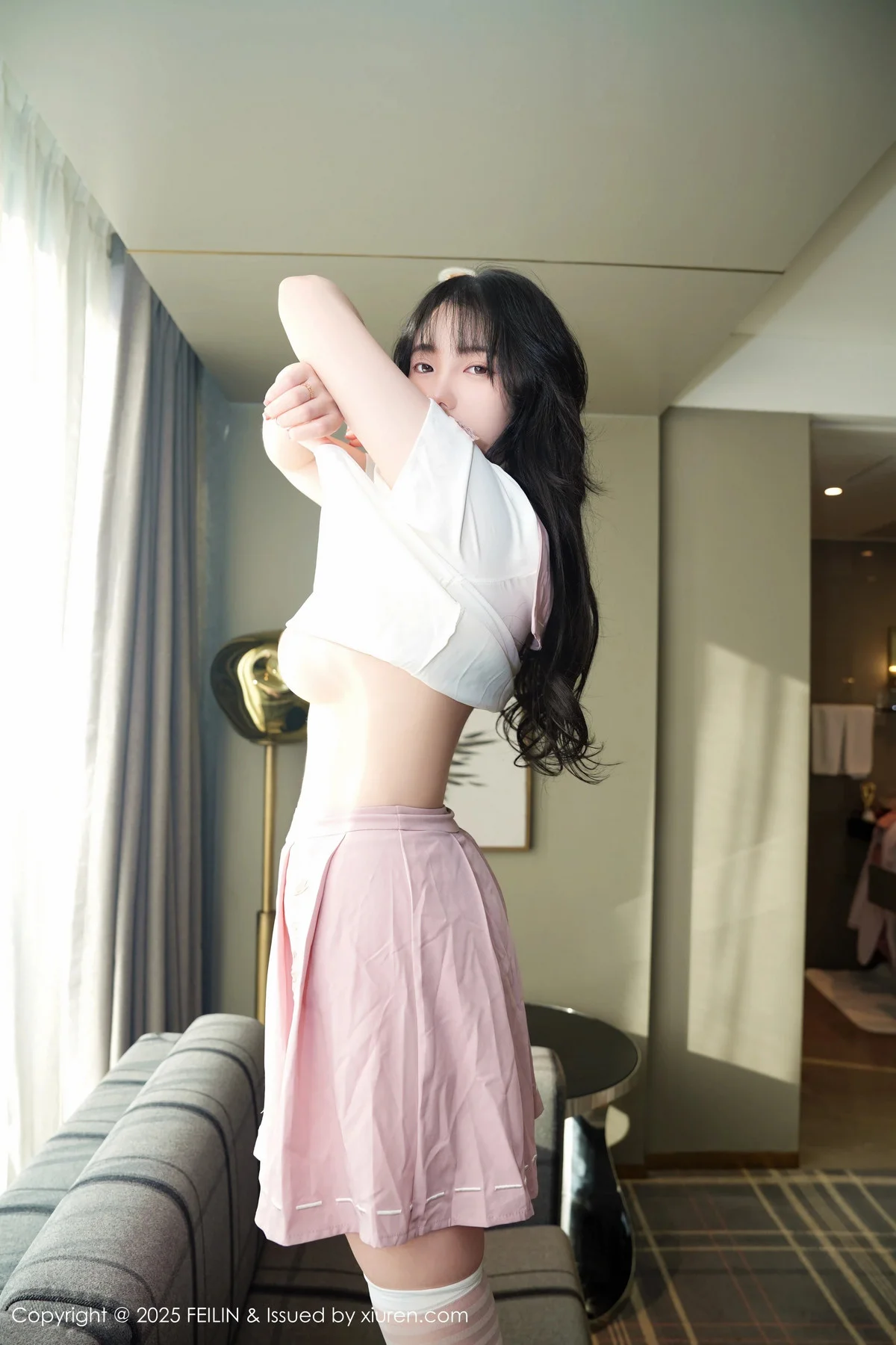 软情性感粉色JK短裙配白色丝袜秀凹凸身材完美绝美写真 第 37 张