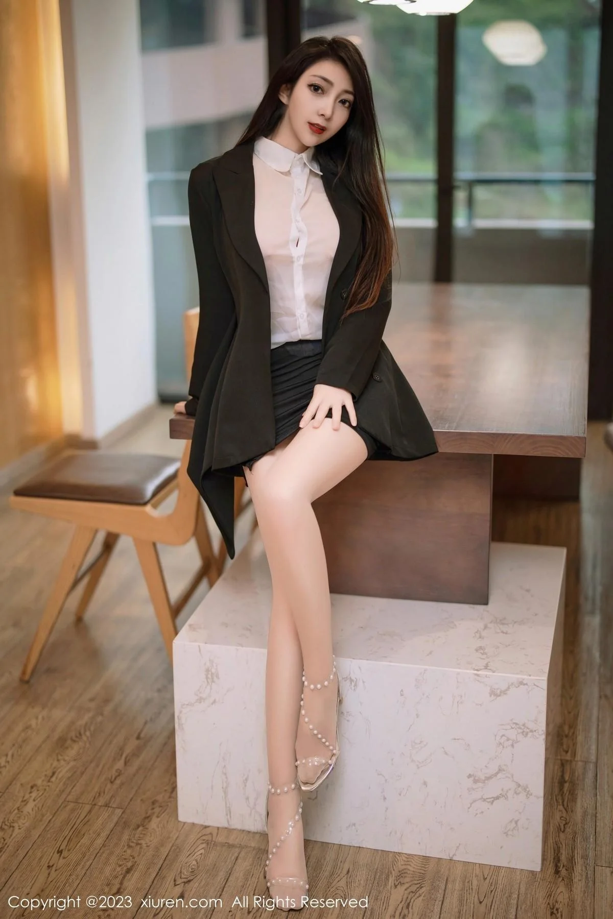 娇喘JC性感薄透白T配黑色短裙露超薄肉丝秀翘臀绝美写真 第 2 张