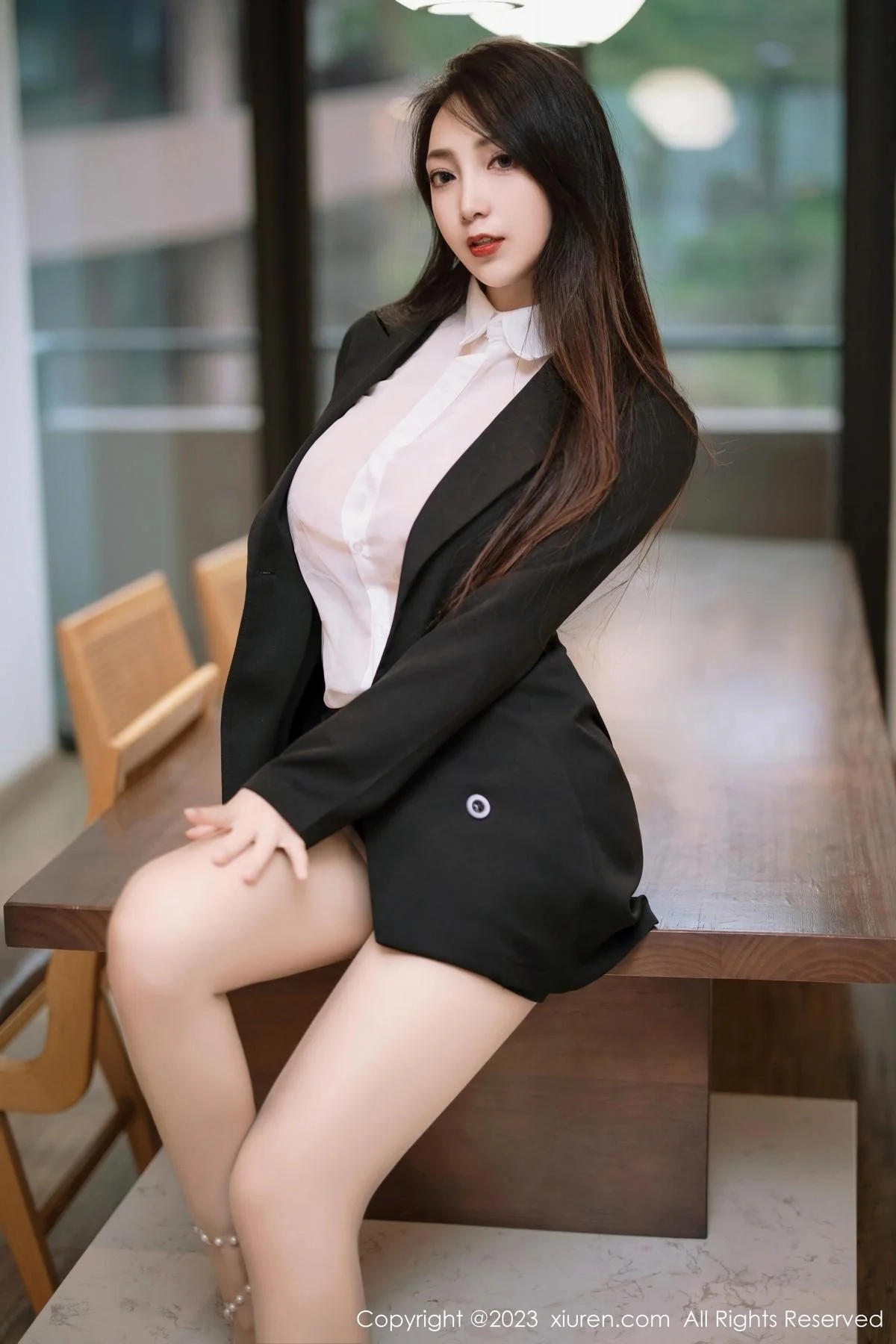 娇喘JC性感薄透白T配黑色短裙露超薄肉丝秀翘臀绝美写真 第 3 张