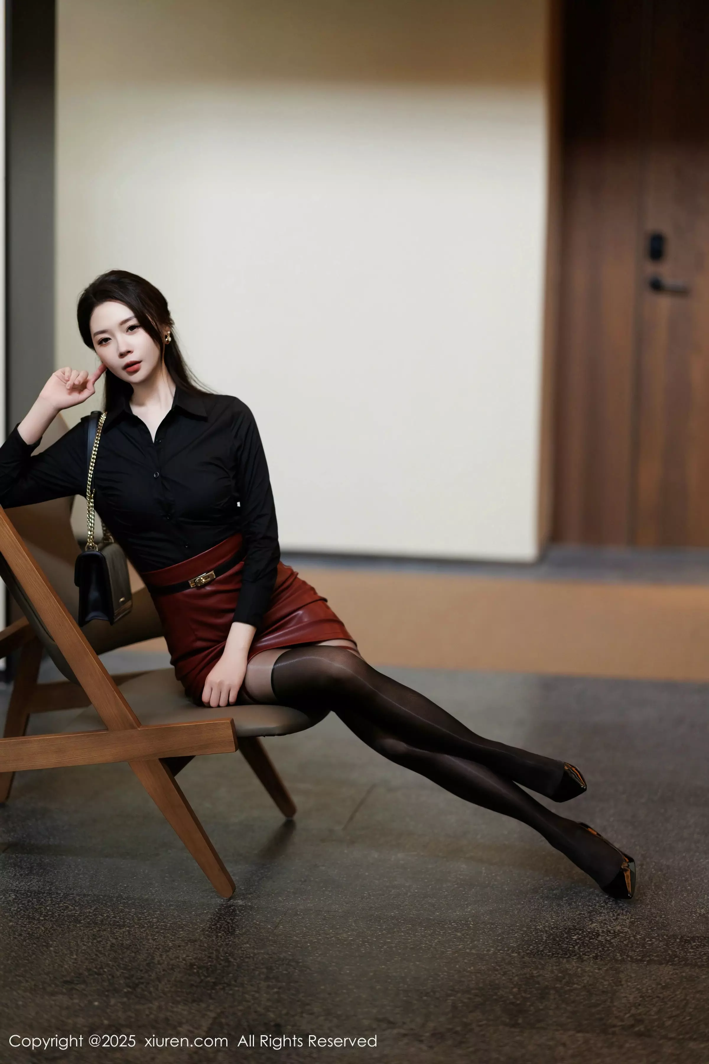 梦心玥性感黑衬衫露红色内衣配超薄黑丝秀曼妙身姿绝美写真 第 18 张
