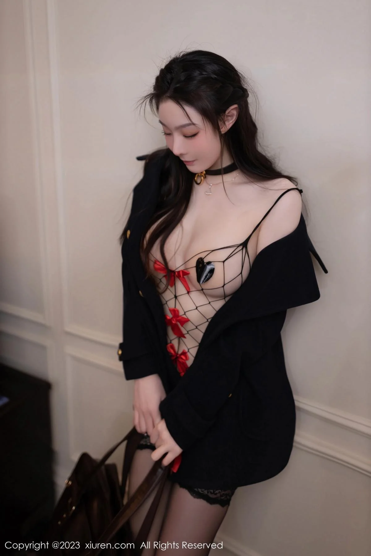 小逗逗捆绑主题性感黑色网格情趣服配黑丝袜撩人绝美写真 第 14 张