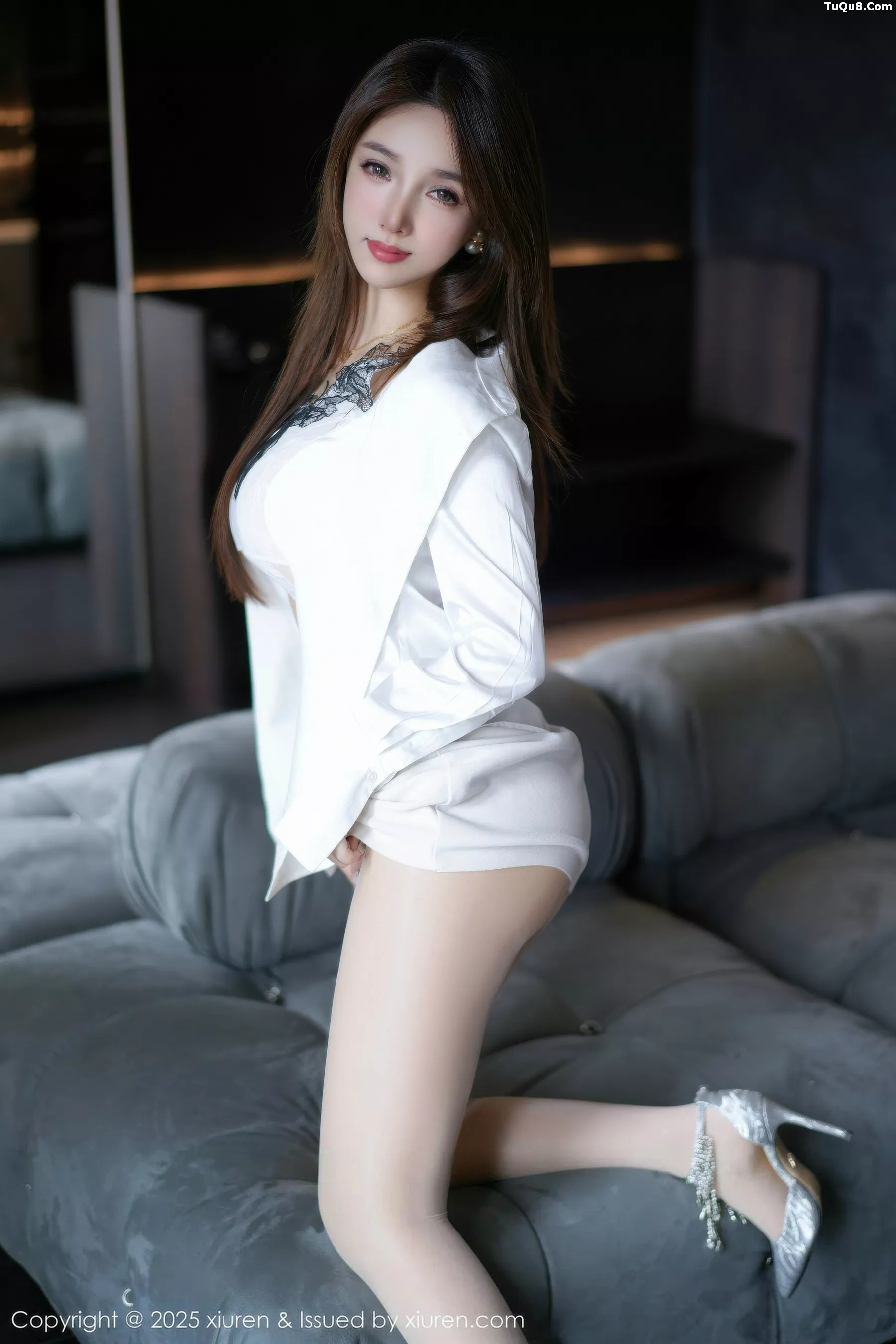 桃桃·夭夭twins白色蕾丝内衣配超薄肉丝秀曼妙身姿绝美写真 第 23 张